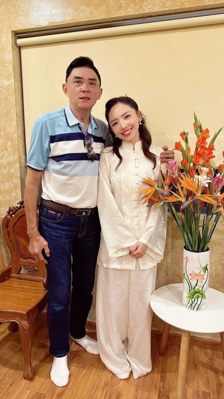 Gallery - Sau 6 tháng ly hôn, Tóc Tiên trở về Mỹ với mẹ - image 3