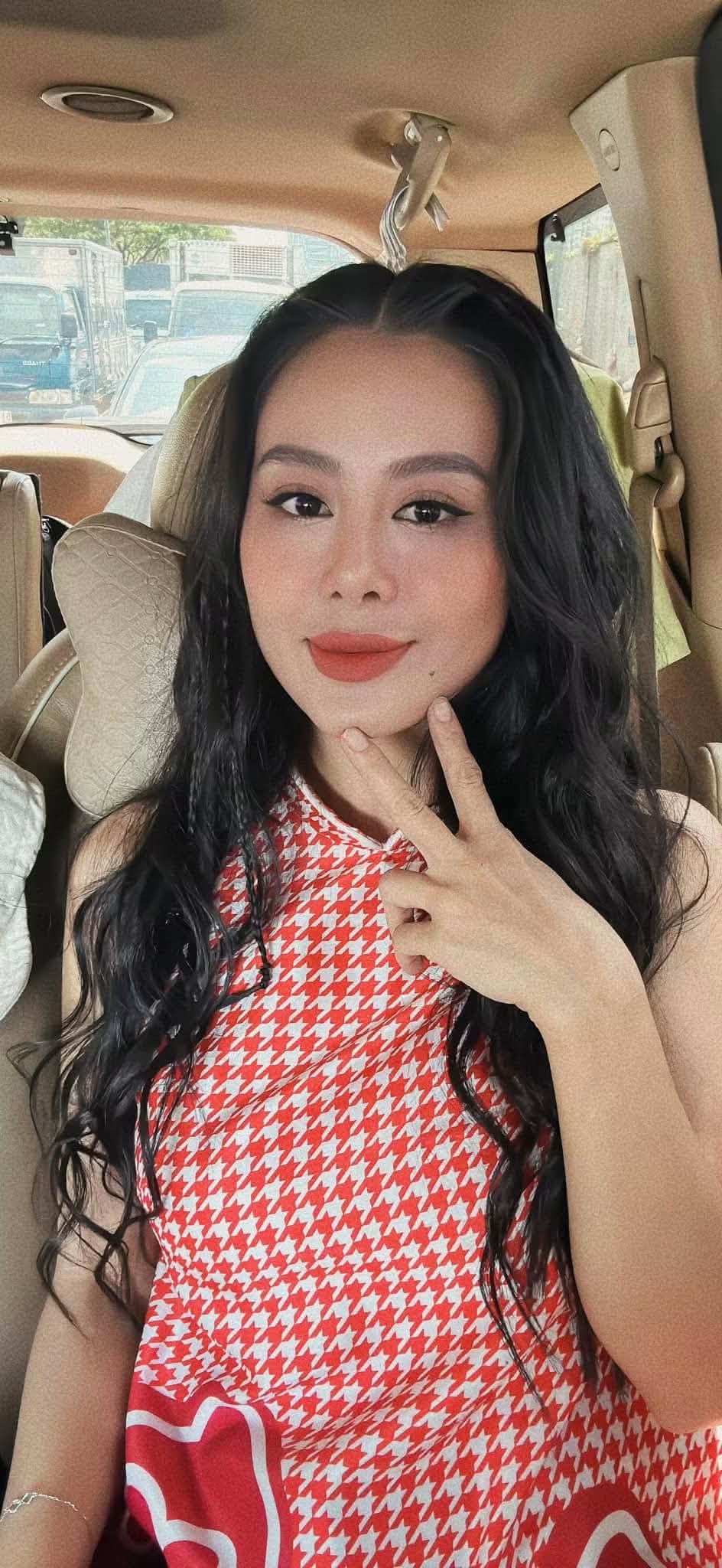 Gallery - Sao Việt 6/7: Phi Hùng phải lên tiếng về thông tin cưới 'mẹ đơn thân' Ngọc Lan; Võ Hạ Trâm nghẹn ngào tiễn biệt nghệ sĩ Bạch Vân - image 16