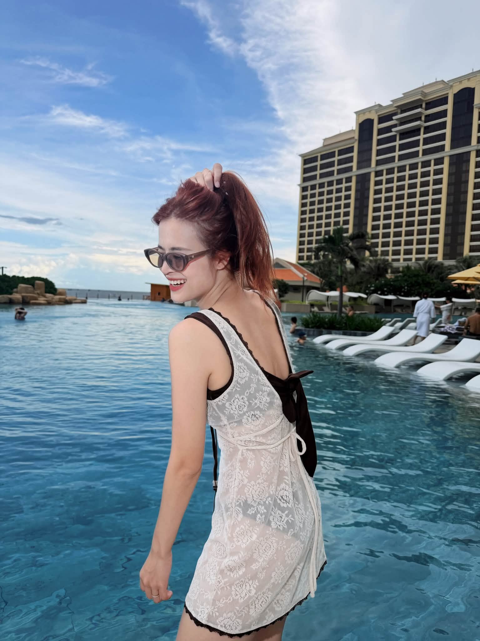 Gallery - Sao Việt 6/7: Phi Hùng phải lên tiếng về thông tin cưới 'mẹ đơn thân' Ngọc Lan; Võ Hạ Trâm nghẹn ngào tiễn biệt nghệ sĩ Bạch Vân - image 19
