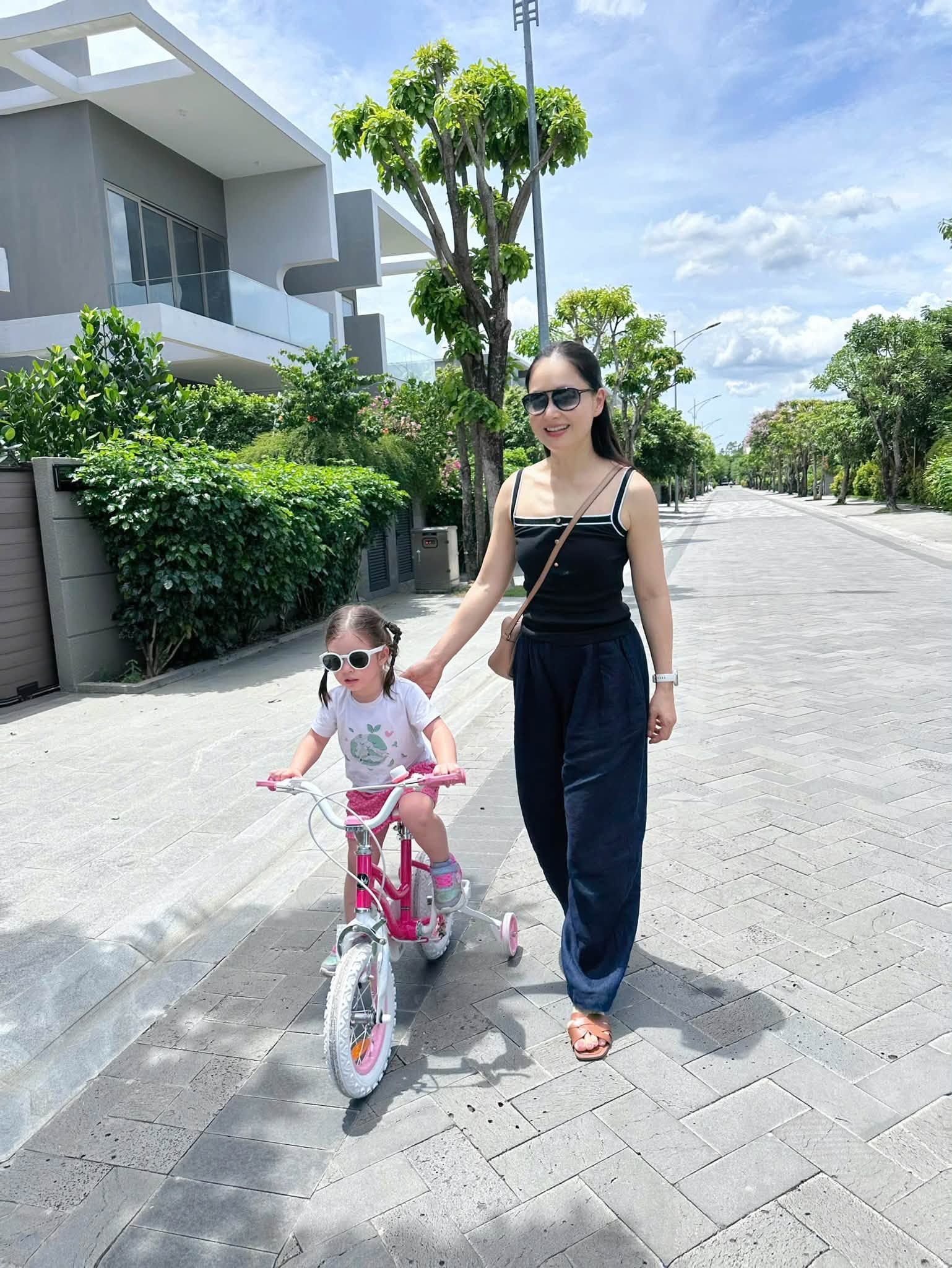 Gallery - Sao Việt 7/7: Hồ Ngọc Hà nói 1 câu bên dưới ảnh tình cảm của bố mẹ ruột; Bình An thời mới vào nghề - image 11
