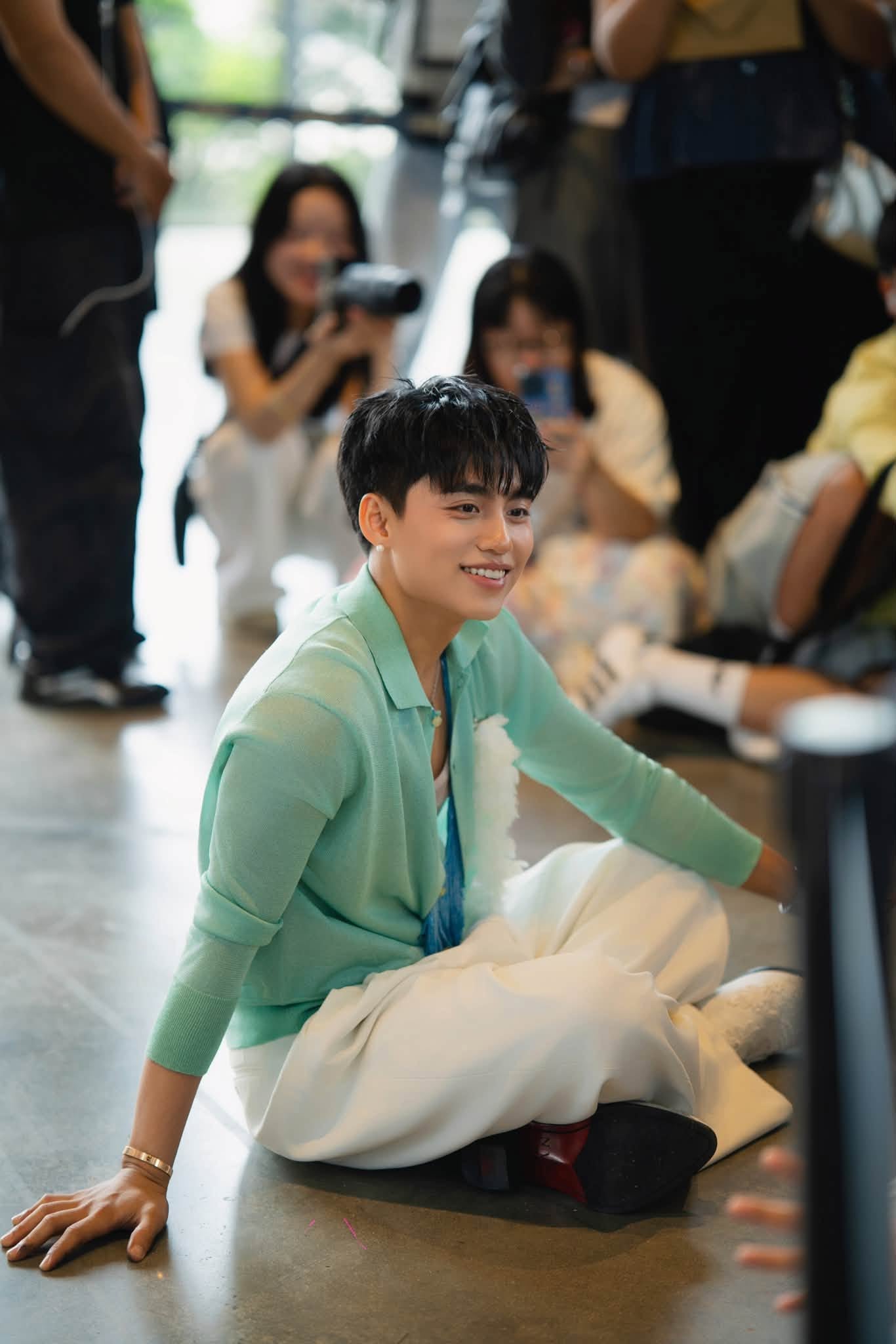Gallery - Sao Việt 6/7: Phi Hùng phải lên tiếng về thông tin cưới 'mẹ đơn thân' Ngọc Lan; Võ Hạ Trâm nghẹn ngào tiễn biệt nghệ sĩ Bạch Vân - image 30