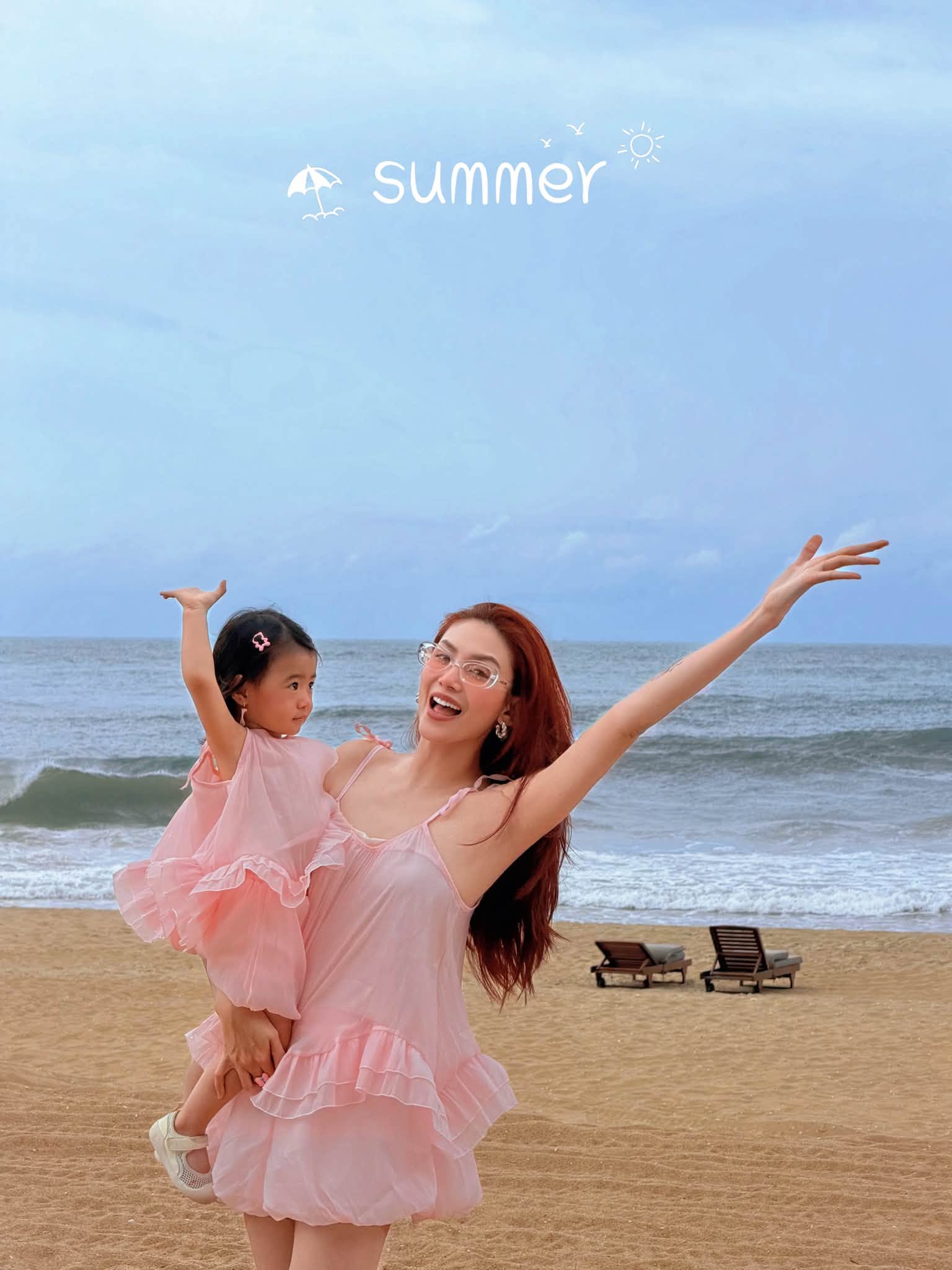 Gallery - Sao Việt 6/7: Phi Hùng phải lên tiếng về thông tin cưới 'mẹ đơn thân' Ngọc Lan; Võ Hạ Trâm nghẹn ngào tiễn biệt nghệ sĩ Bạch Vân - image 47