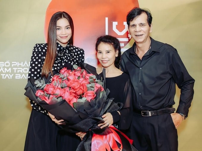 Gallery - Sao Việt 7/7: Hồ Ngọc Hà nói 1 câu bên dưới ảnh tình cảm của bố mẹ ruột; Bình An thời mới vào nghề - image 43