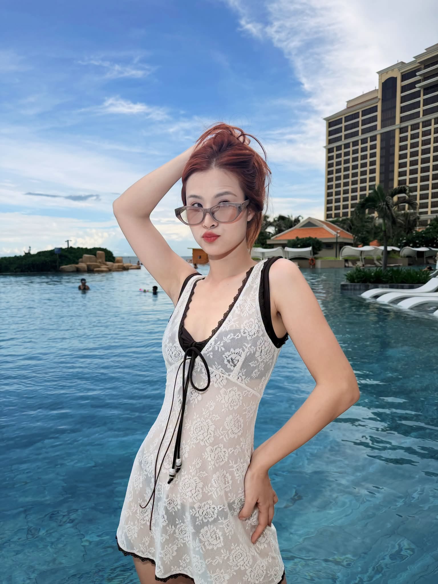 Gallery - Thiếu gia của tập đoàn nhựa Tân Hiệp Hưng công khai khoe vợ là ca sĩ nổi tiếng, chỉ nói vỏn vẹn 2 từ mà khiến dân mạng 'tan chảy'