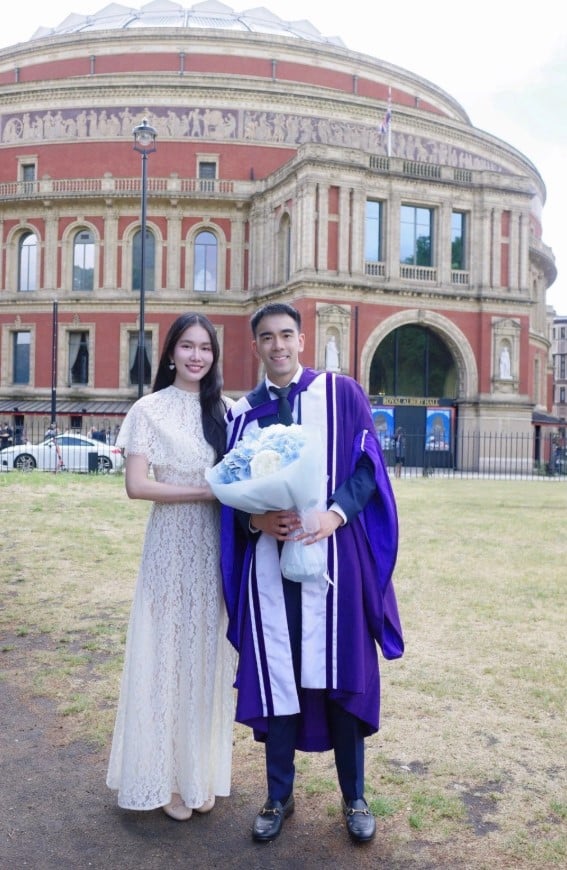 Gallery - Dàn Á hậu xuất thân từ 'lò đào tạo' dâu hào môn: Phương Nhi lấy con trai tỷ phú, Tường San có cuộc sống 'vạn người mơ' bên ông xã hơn 9 tuổi - image 10