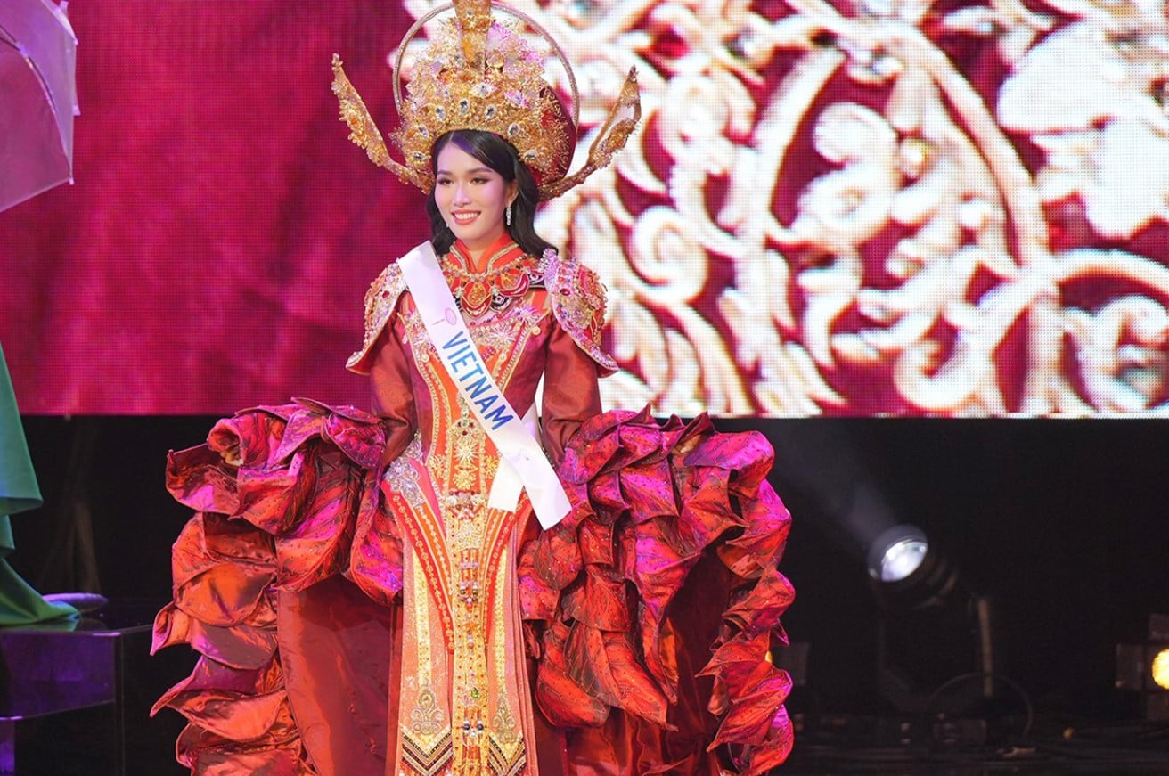 Gallery - Dàn Á hậu xuất thân từ 'lò đào tạo' dâu hào môn: Phương Nhi lấy con trai tỷ phú, Tường San có cuộc sống 'vạn người mơ' bên ông xã hơn 9 tuổi - image 11