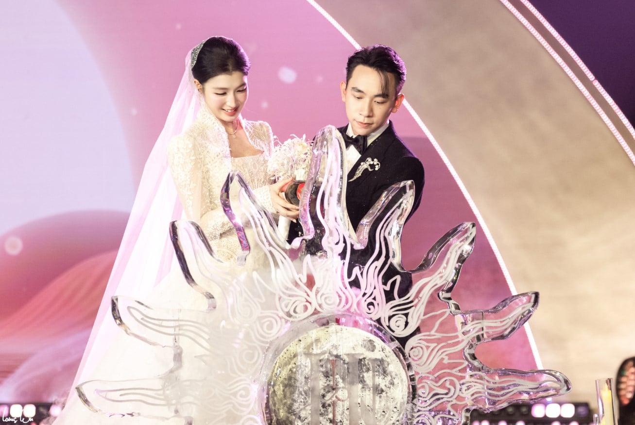 Gallery - Dàn Á hậu xuất thân từ 'lò đào tạo' dâu hào môn: Phương Nhi lấy con trai tỷ phú, Tường San có cuộc sống 'vạn người mơ' bên ông xã hơn 9 tuổi - image 17