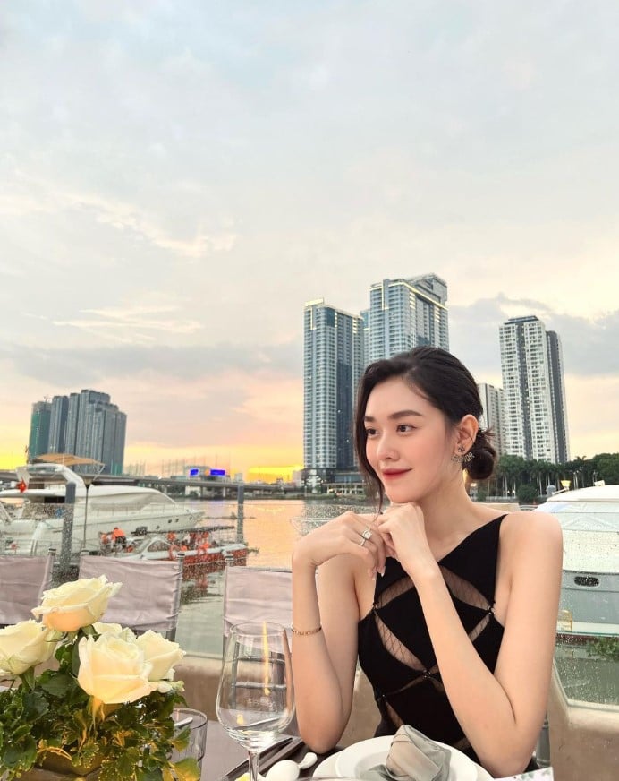 Gallery - Dàn Á hậu xuất thân từ 'lò đào tạo' dâu hào môn: Phương Nhi lấy con trai tỷ phú, Tường San có cuộc sống 'vạn người mơ' bên ông xã hơn 9 tuổi - image 22