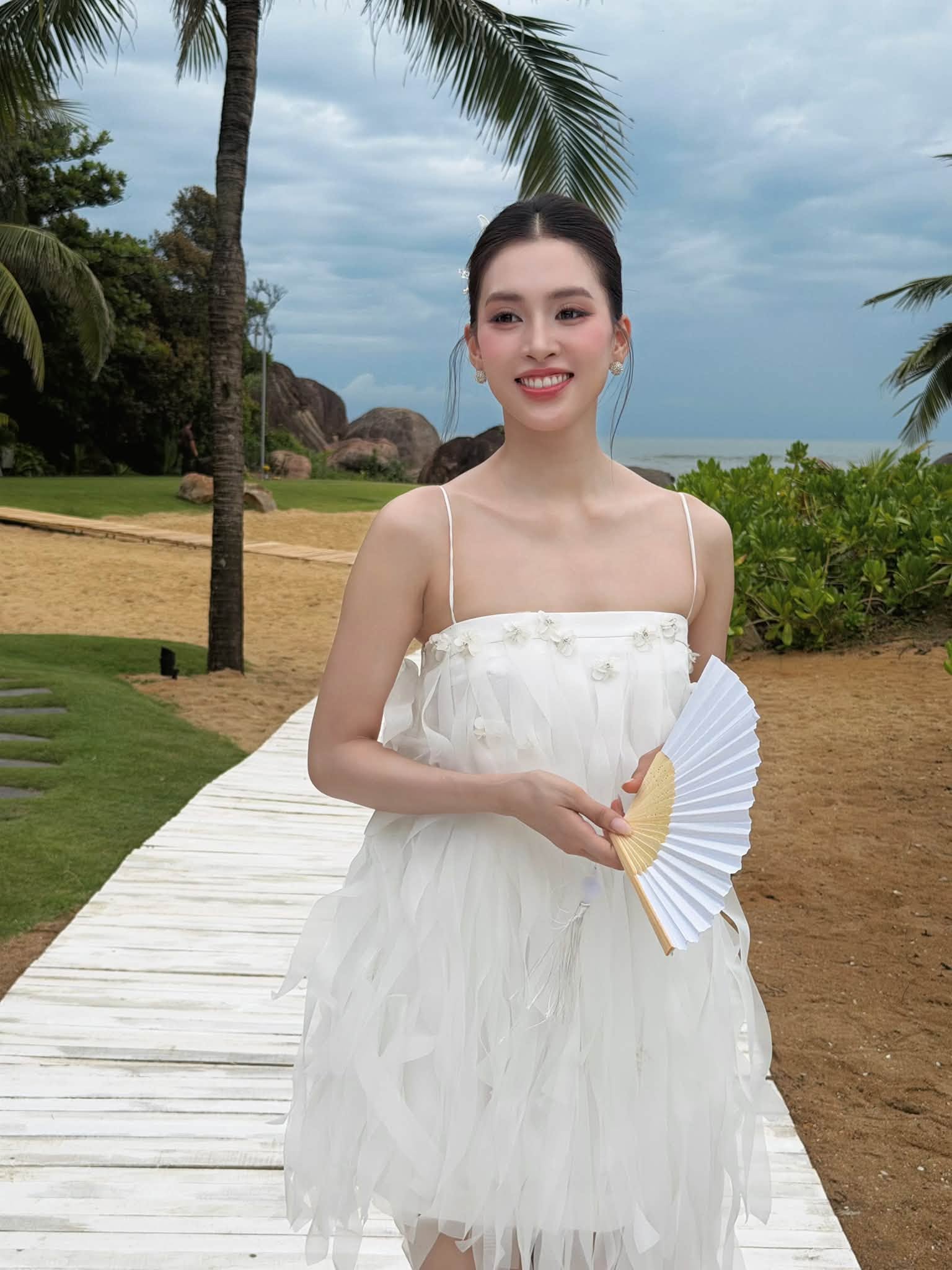 Gallery - Sao Việt 9/7: Nhà Hoài Linh có tin vui; Binz 'phát tướng' không nhận ra - image 1