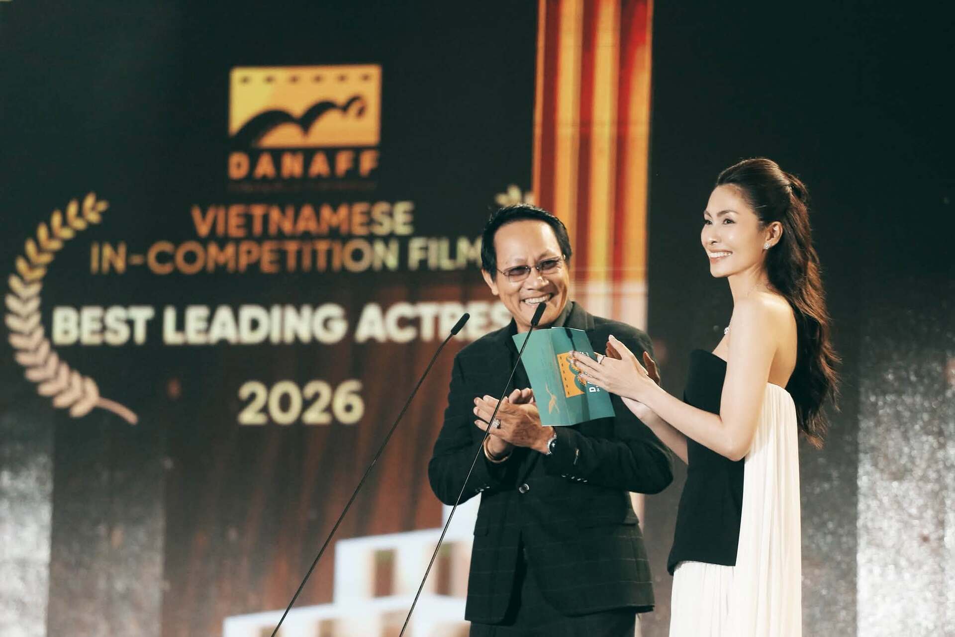 Gallery - Sao Việt 8/7: Nguyên nhân NSƯT Thanh Hùng đột ngột qua đời; NSND Tạ Minh Tâm khóc nghẹn trong đám tang vợ - image 6
