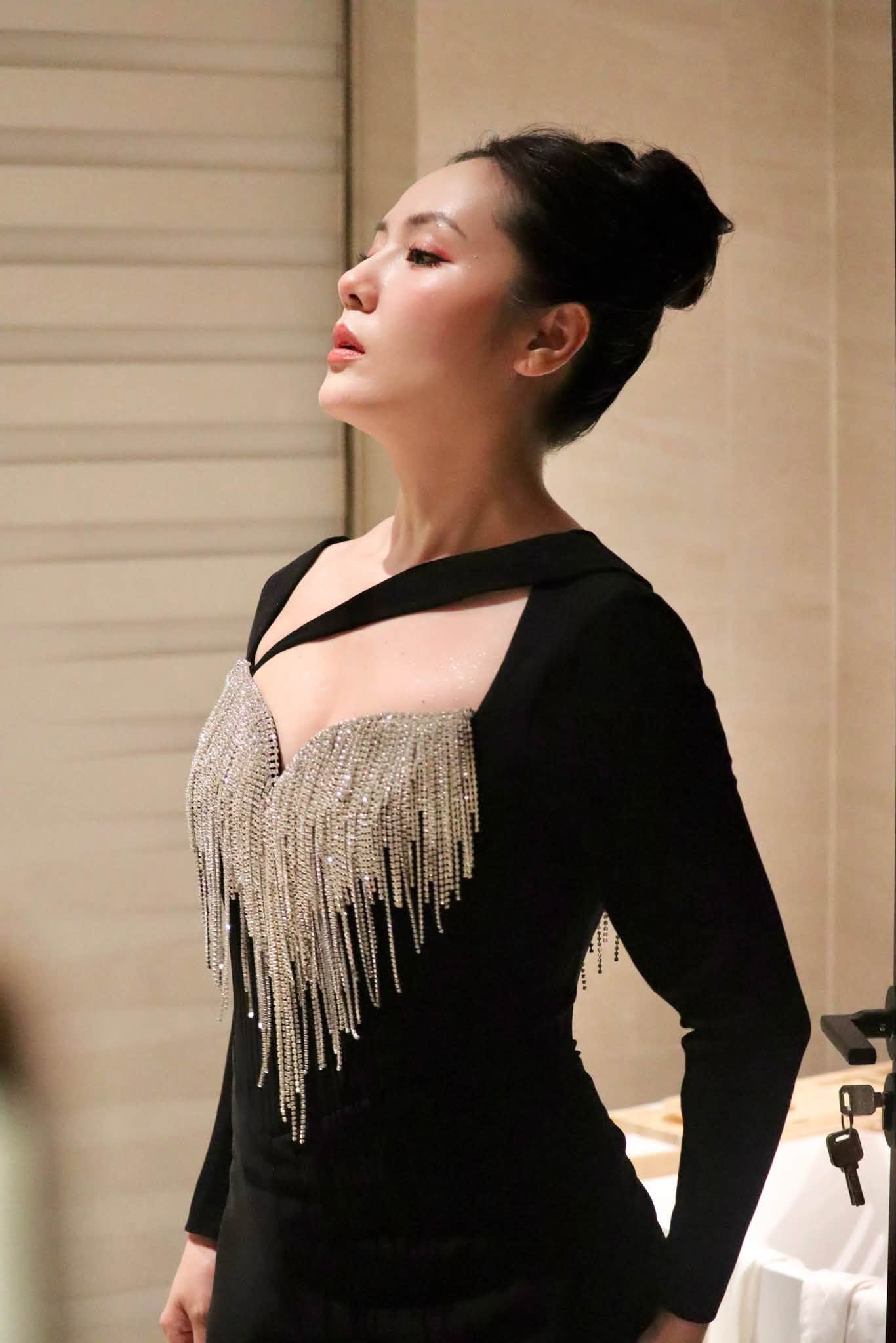 Gallery - Sao Việt 8/7: Nguyên nhân NSƯT Thanh Hùng đột ngột qua đời; NSND Tạ Minh Tâm khóc nghẹn trong đám tang vợ - image 28