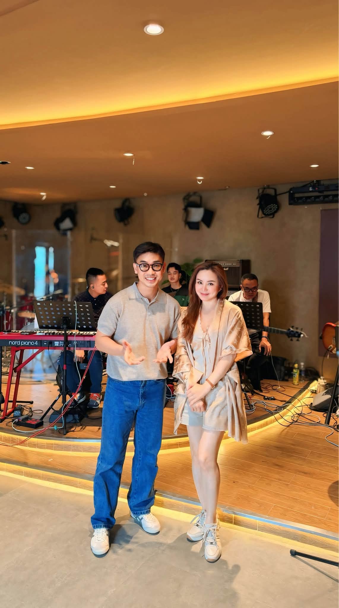 Gallery - Sao Việt 8/7: Nguyên nhân NSƯT Thanh Hùng đột ngột qua đời; NSND Tạ Minh Tâm khóc nghẹn trong đám tang vợ - image 34