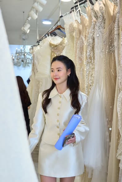 Gallery - Sao Việt 8/7: Nguyên nhân NSƯT Thanh Hùng đột ngột qua đời; NSND Tạ Minh Tâm khóc nghẹn trong đám tang vợ - image 44