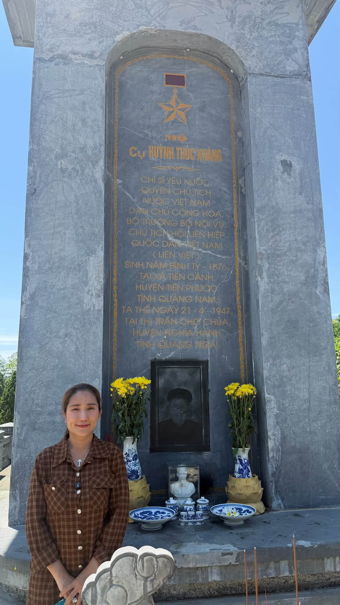 Gallery - Sao Việt 8/7: Nguyên nhân NSƯT Thanh Hùng đột ngột qua đời; NSND Tạ Minh Tâm khóc nghẹn trong đám tang vợ - image 49