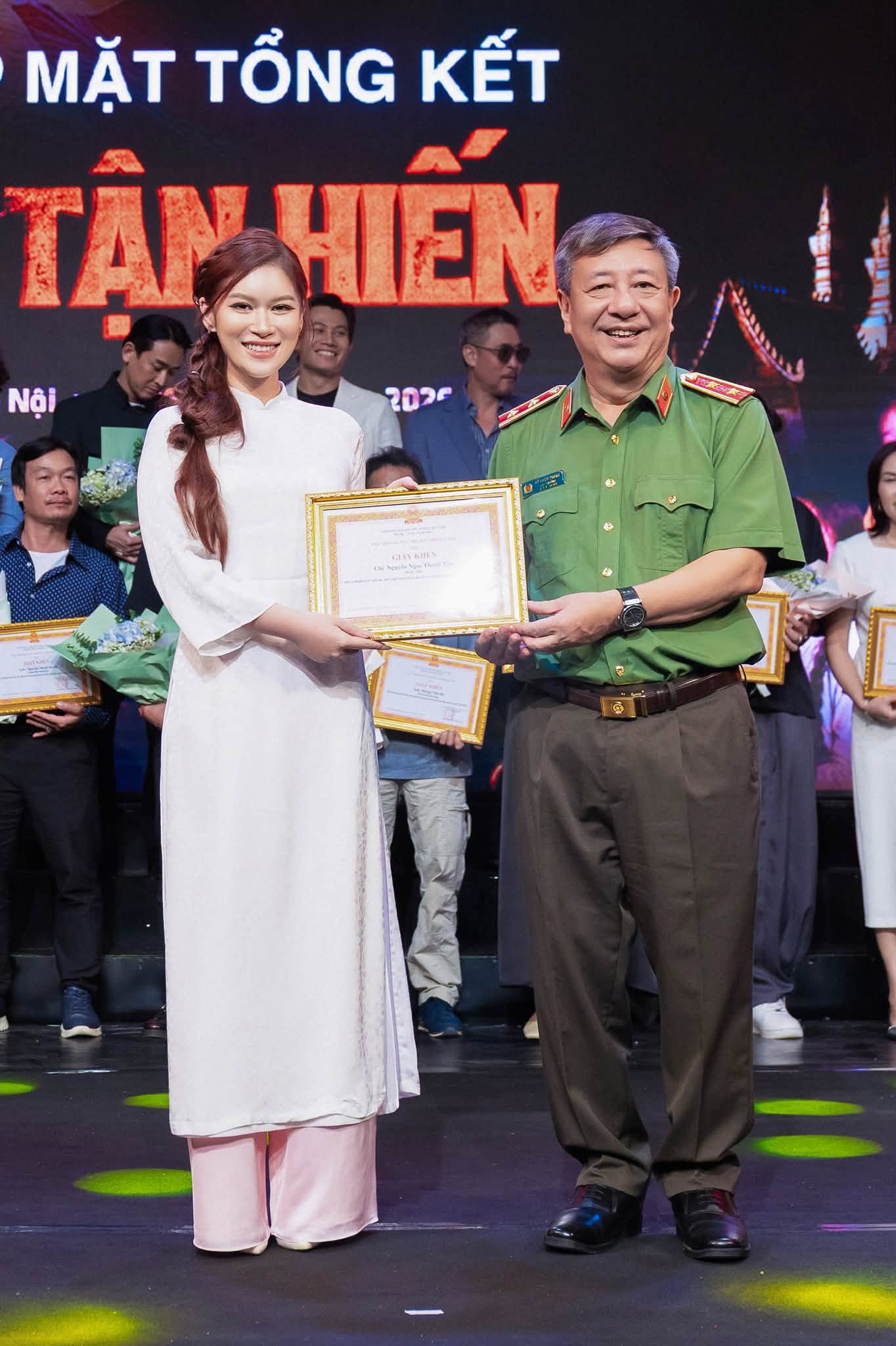 Gallery - Sao Việt 8/7: Nguyên nhân NSƯT Thanh Hùng đột ngột qua đời; NSND Tạ Minh Tâm khóc nghẹn trong đám tang vợ - image 55