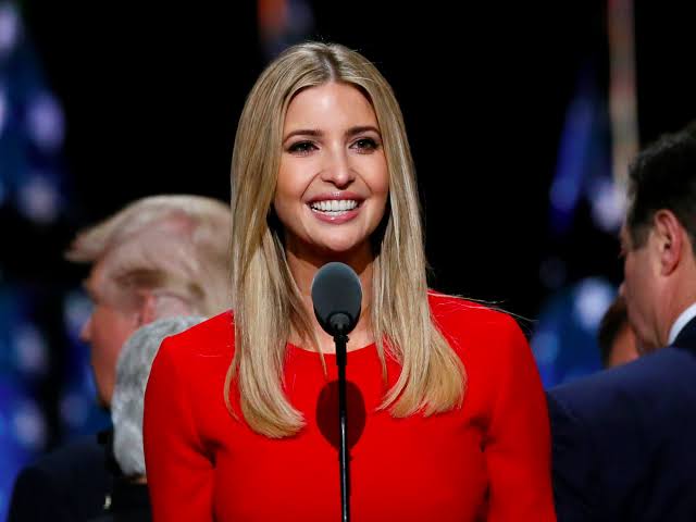 Gallery - Chân dung tỷ phú gốc Trung Quốc tán tỉnh con gái Trump, đốt tiền bao nuôi Miranda Kerr, Paris Hilton, gọi một câu thì dàn sao đình đám Hollywood lập tức có mặt - image 1