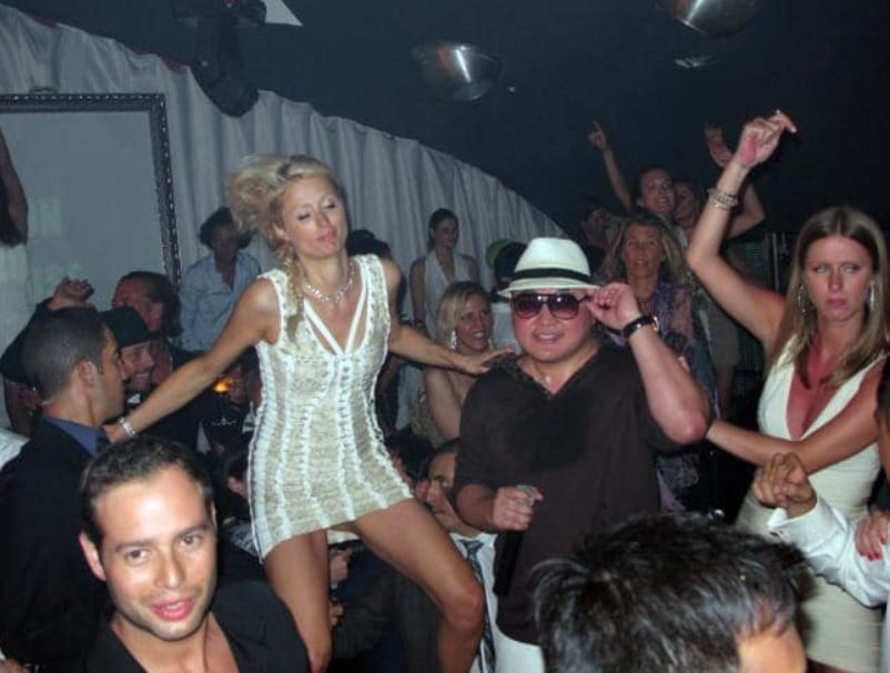 Gallery - Chân dung tỷ phú gốc Trung Quốc tán tỉnh con gái Trump, đốt tiền bao nuôi Miranda Kerr, Paris Hilton, gọi một câu thì dàn sao đình đám Hollywood lập tức có mặt - image 8