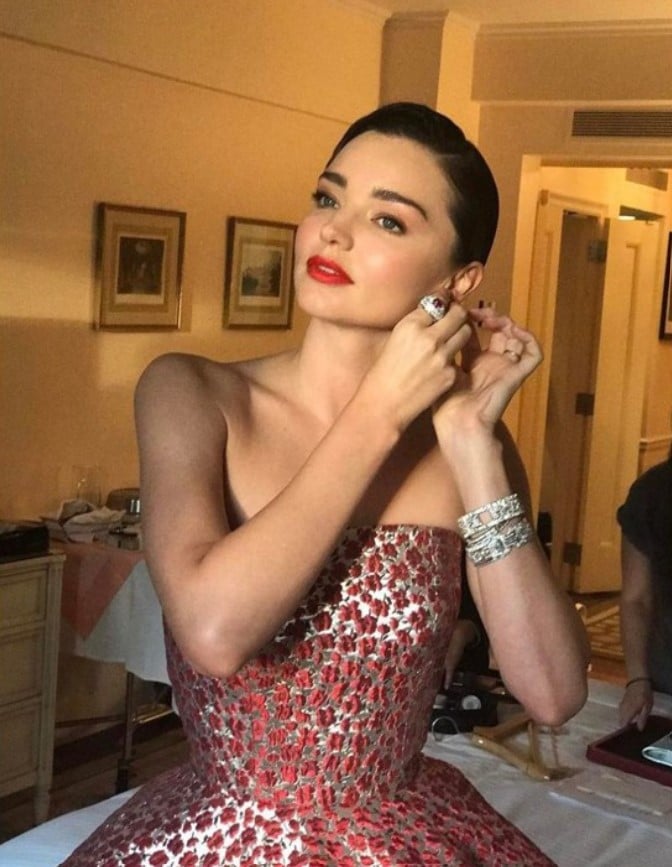 Gallery - Chân dung tỷ phú gốc Trung Quốc tán tỉnh con gái Trump, đốt tiền bao nuôi Miranda Kerr, Paris Hilton, gọi một câu thì dàn sao đình đám Hollywood lập tức có mặt - image 9