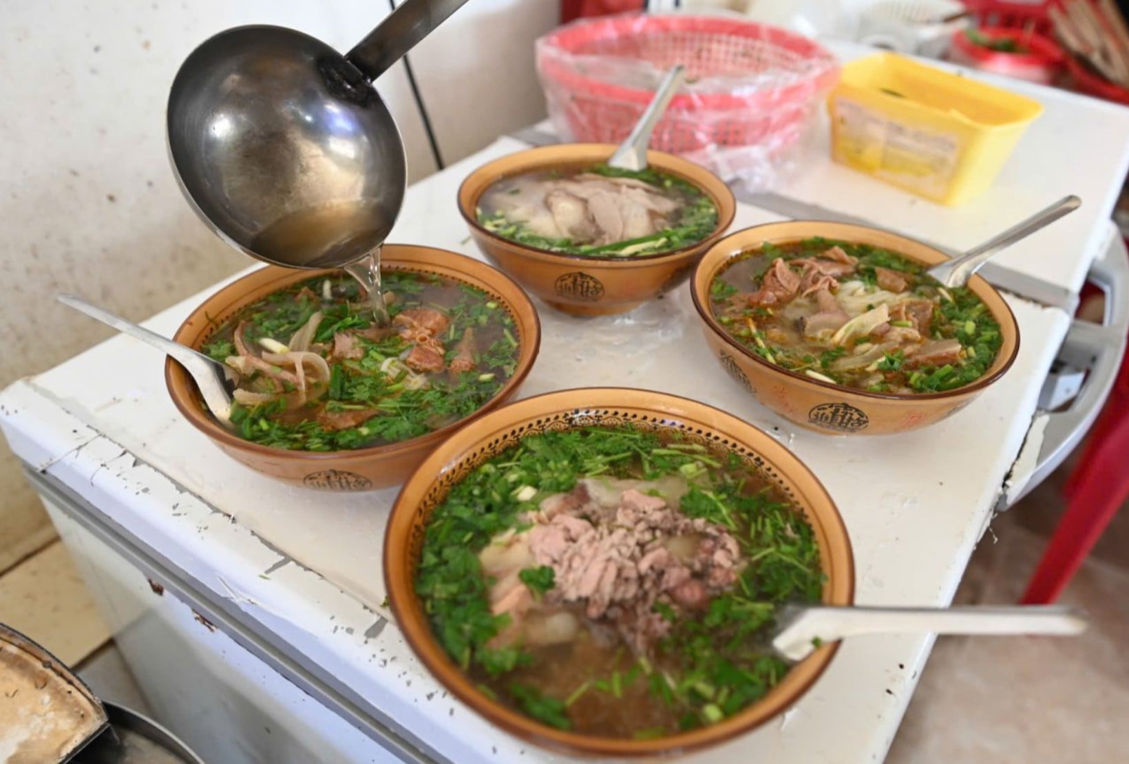 Gallery - Vì sao một tô phở đã tăng giá thì không bao giờ giảm trở lại? - image 3