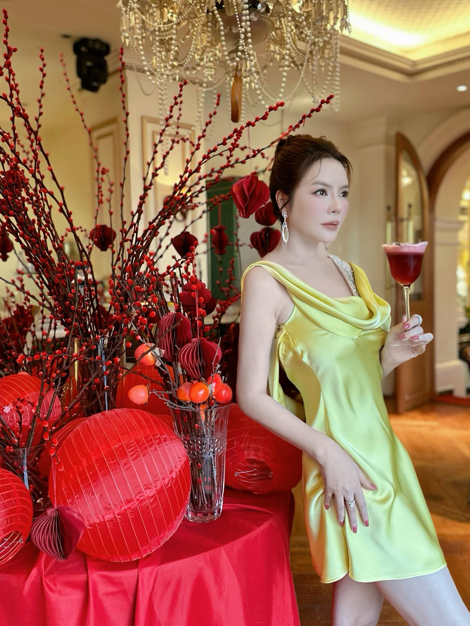 Gallery - Lý Nhã Kỳ: 'Phú bà' kim cương của Vbiz, từng sở hữu đến 5 két sắt, viên trị giá nhất có giá  917 tỷ đồng - image 6