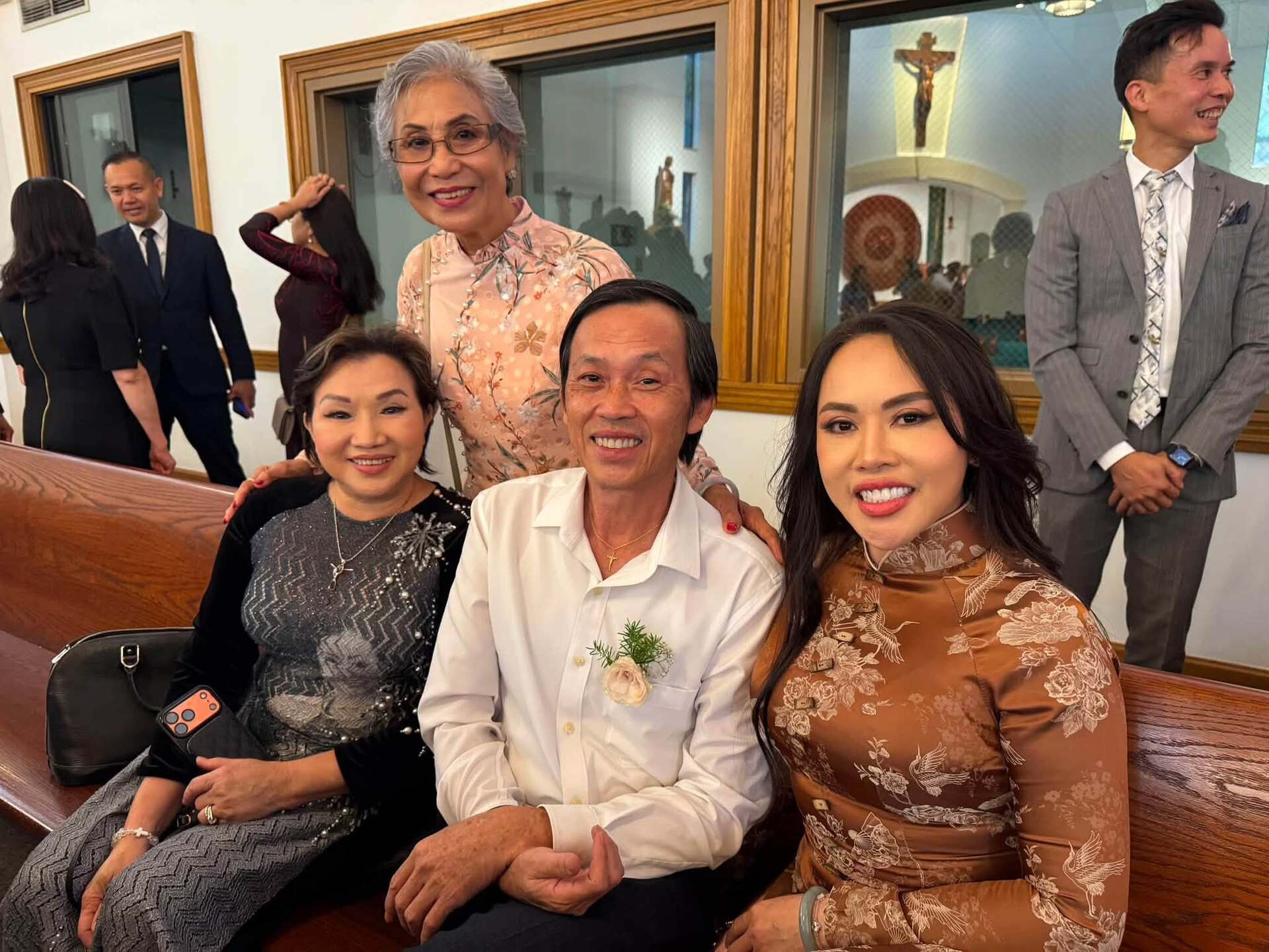 Gallery - Sao Việt 9/7: Nhà Hoài Linh có tin vui; Binz 'phát tướng' không nhận ra - image 25