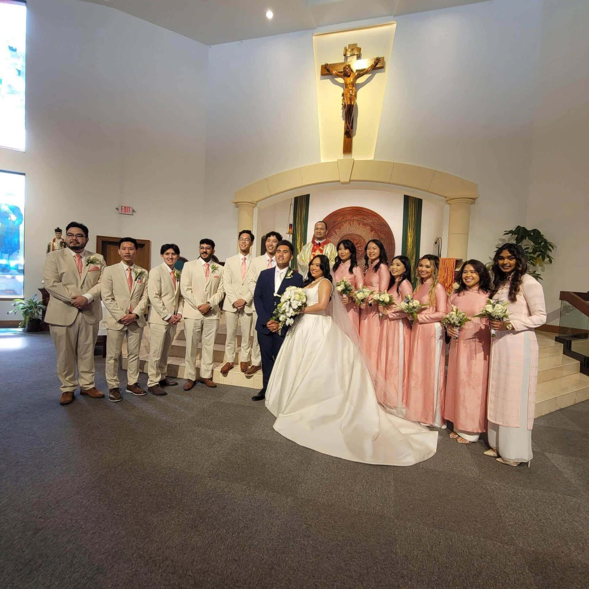 Gallery - Sao Việt 9/7: Nhà Hoài Linh có tin vui; Binz 'phát tướng' không nhận ra - image 28
