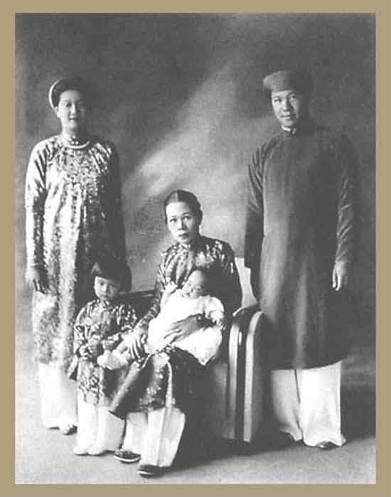Gallery - Ánh mắt buồn của Tăng Thanh Hà và hai chi tiết đắt giá trong poster Hoàng hậu cuối cùng - image 1