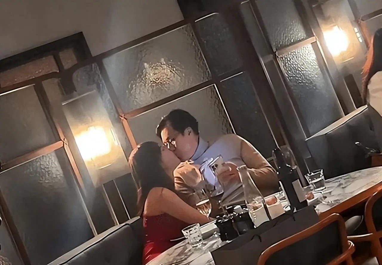 Gallery - Ông trùm kinh doanh 67 tuổi âm thầm nuôi bồ nhí kém 33 tuổi suốt 9 năm, sinh liền 4 con mà vợ không hề biết? - image 1