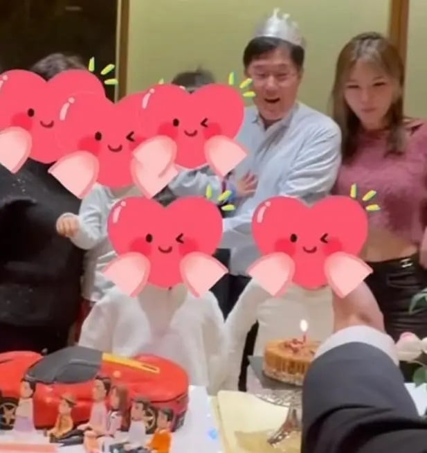 Gallery - Ông trùm kinh doanh 67 tuổi âm thầm nuôi bồ nhí kém 33 tuổi suốt 9 năm, sinh liền 4 con mà vợ không hề biết? - image 5