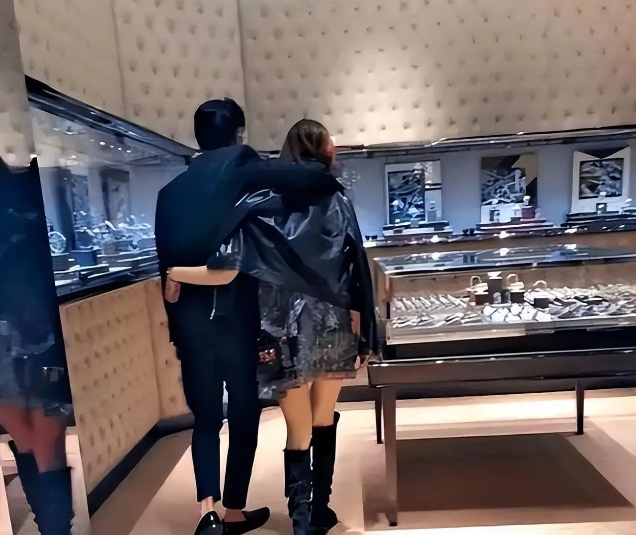 Gallery - Ông trùm kinh doanh 67 tuổi âm thầm nuôi bồ nhí kém 33 tuổi suốt 9 năm, sinh liền 4 con mà vợ không hề biết? - image 12