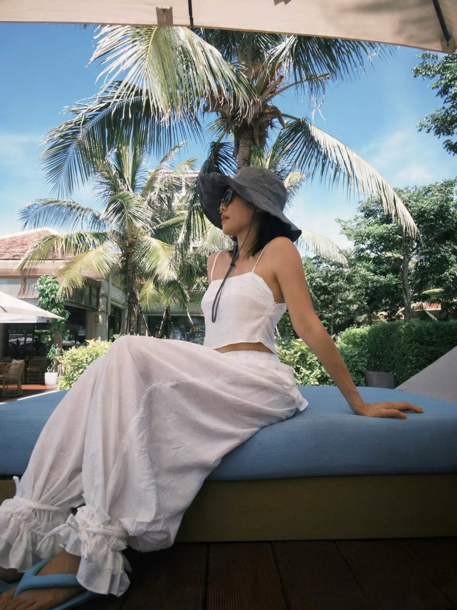 Gallery - Sao Việt 11/7: Nhan sắc vợ thiếu gia nhựa Duy Tân qua camera thường; Vợ Huỳnh Anh nhận tin nhắn: 'Gớm, già, xấu, tha cho người ta đi lấy vợ' - image 3