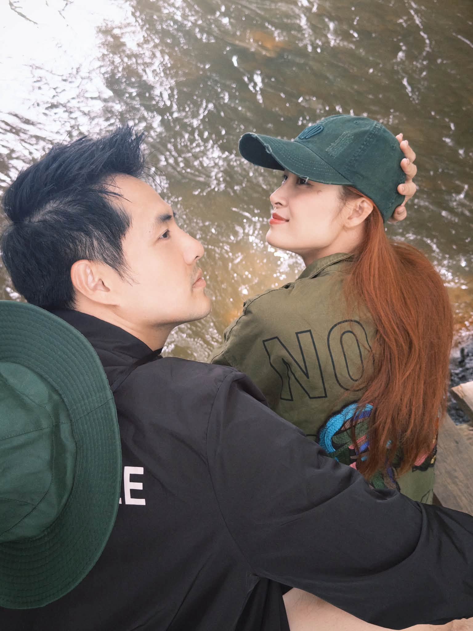 Gallery - Sao Việt 11/7: Nhan sắc vợ thiếu gia nhựa Duy Tân qua camera thường; Vợ Huỳnh Anh nhận tin nhắn: 'Gớm, già, xấu, tha cho người ta đi lấy vợ' - image 5