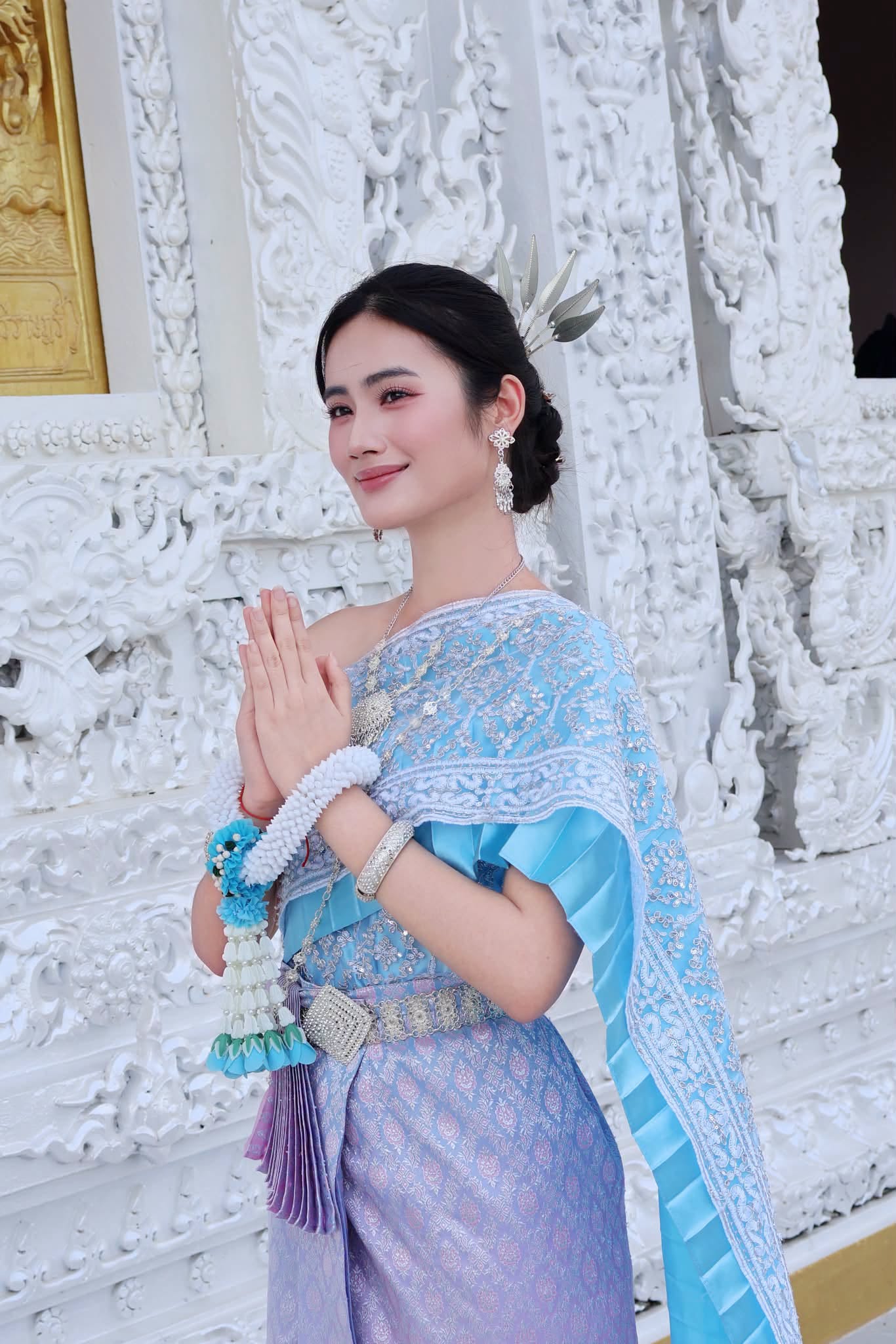 Gallery - Sao Việt 10/7: Lộ diện mạo mới nhất của Hoài Linh khi trở về Mỹ; Xót xa hình ảnh NSND Tạ Minh Tâm ngồi bên huyệt mộ của vợ - image 7