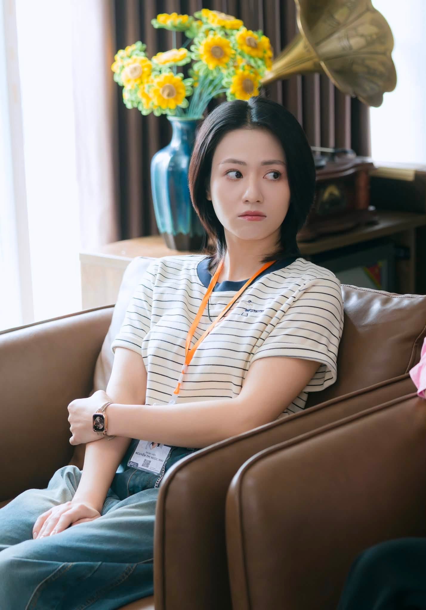 Gallery - Sao Việt 11/7: Nhan sắc vợ thiếu gia nhựa Duy Tân qua camera thường; Vợ Huỳnh Anh nhận tin nhắn: 'Gớm, già, xấu, tha cho người ta đi lấy vợ' - image 11