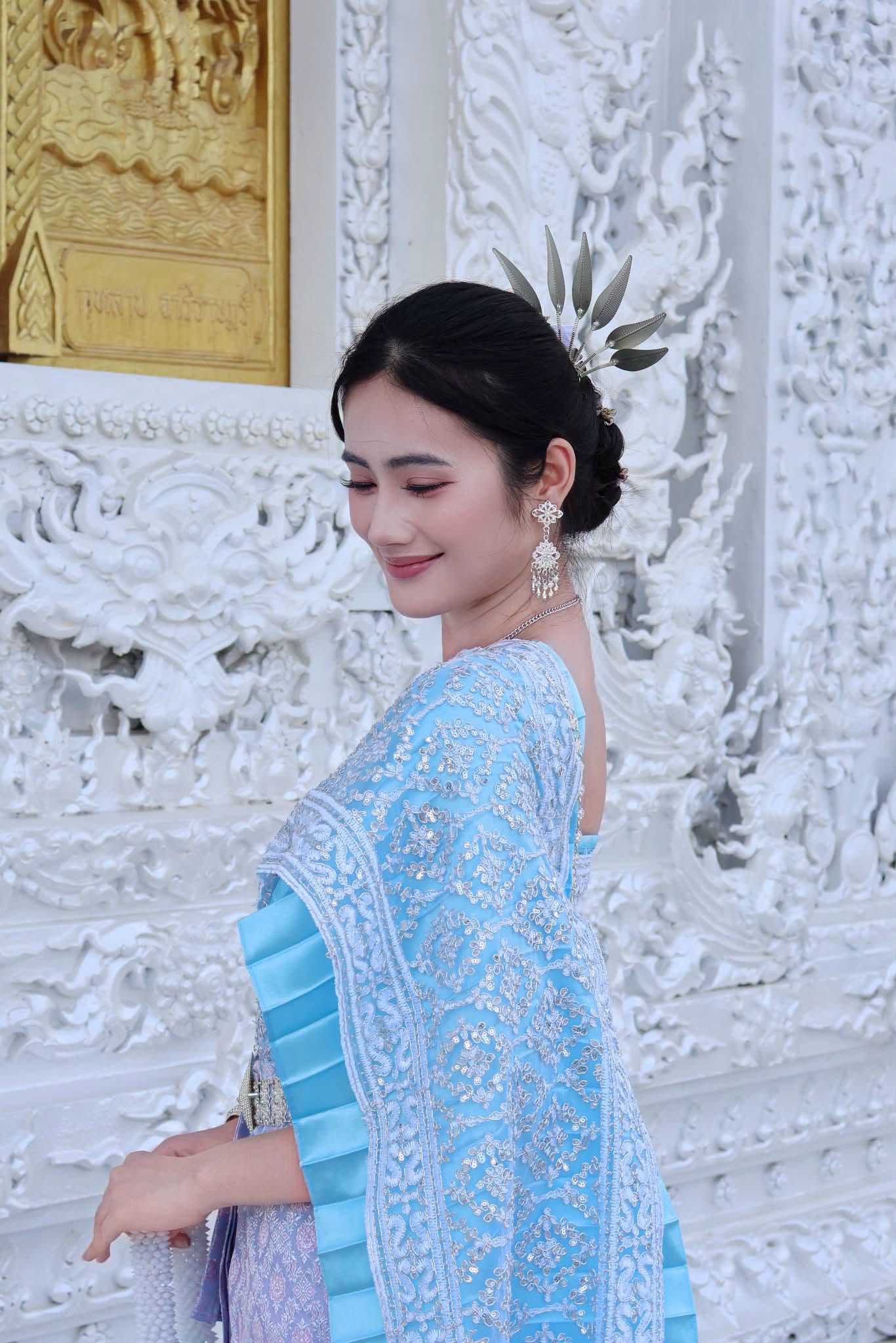 Gallery - Sao Việt 10/7: Lộ diện mạo mới nhất của Hoài Linh khi trở về Mỹ; Xót xa hình ảnh NSND Tạ Minh Tâm ngồi bên huyệt mộ của vợ - image 14