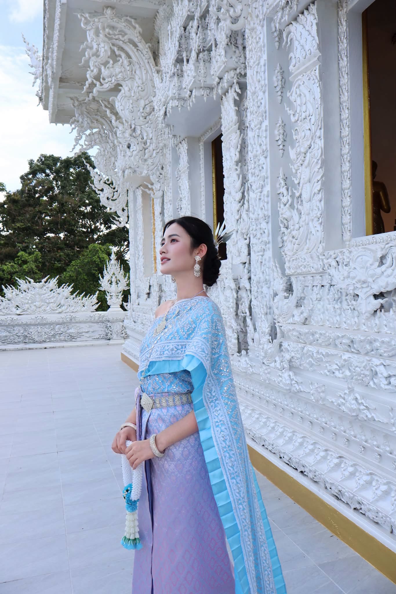 Gallery - Sao Việt 10/7: Lộ diện mạo mới nhất của Hoài Linh khi trở về Mỹ; Xót xa hình ảnh NSND Tạ Minh Tâm ngồi bên huyệt mộ của vợ - image 37