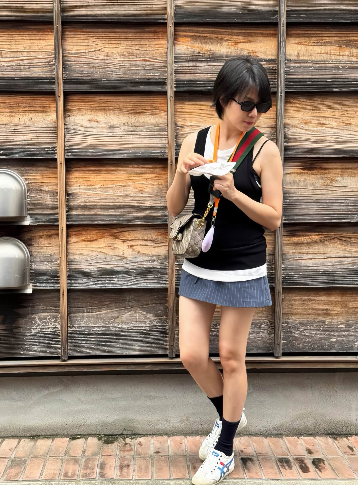 Gallery - Sao Việt 10/7: Lộ diện mạo mới nhất của Hoài Linh khi trở về Mỹ; Xót xa hình ảnh NSND Tạ Minh Tâm ngồi bên huyệt mộ của vợ - image 42