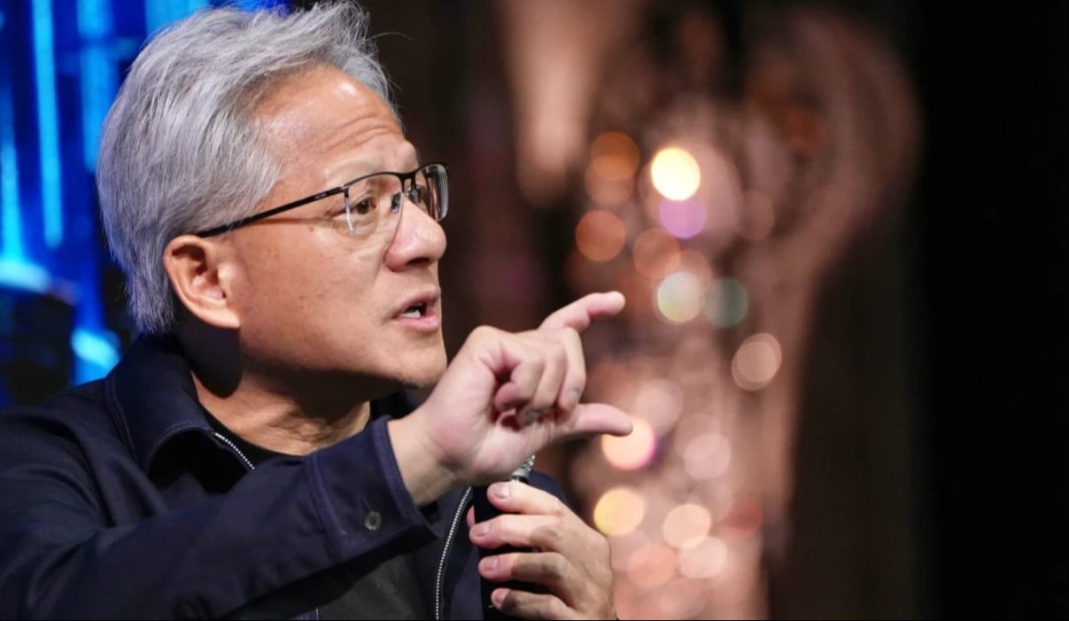Gallery - Cha mẹ người 'giàu nhất ngành AI' sống thế nào? Bức ảnh căn nhà cũ kỹ, tường gạch bong tróc của CEO Nvidia khiến nhiều người suy ngẫm - image 3