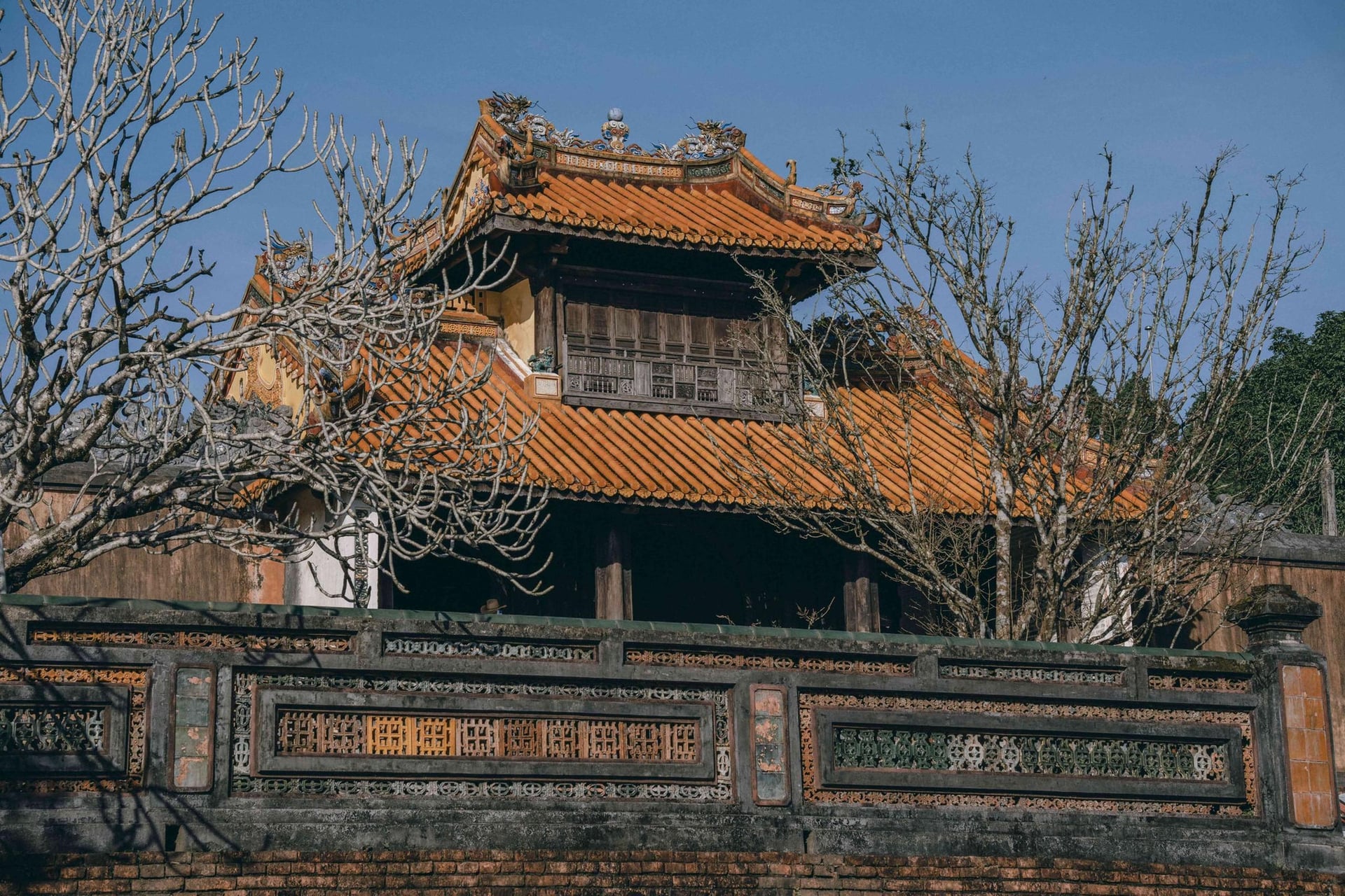 Gallery - Vị vua triều Nguyễn có tới 103 bà vợ nhưng không có lấy một người con ruột, nhận 3 người cháu làm con nuôi, huy động hàng vạn binh lính và phu phen xây dựng lăng tẩm trong gần 40 năm - image 7