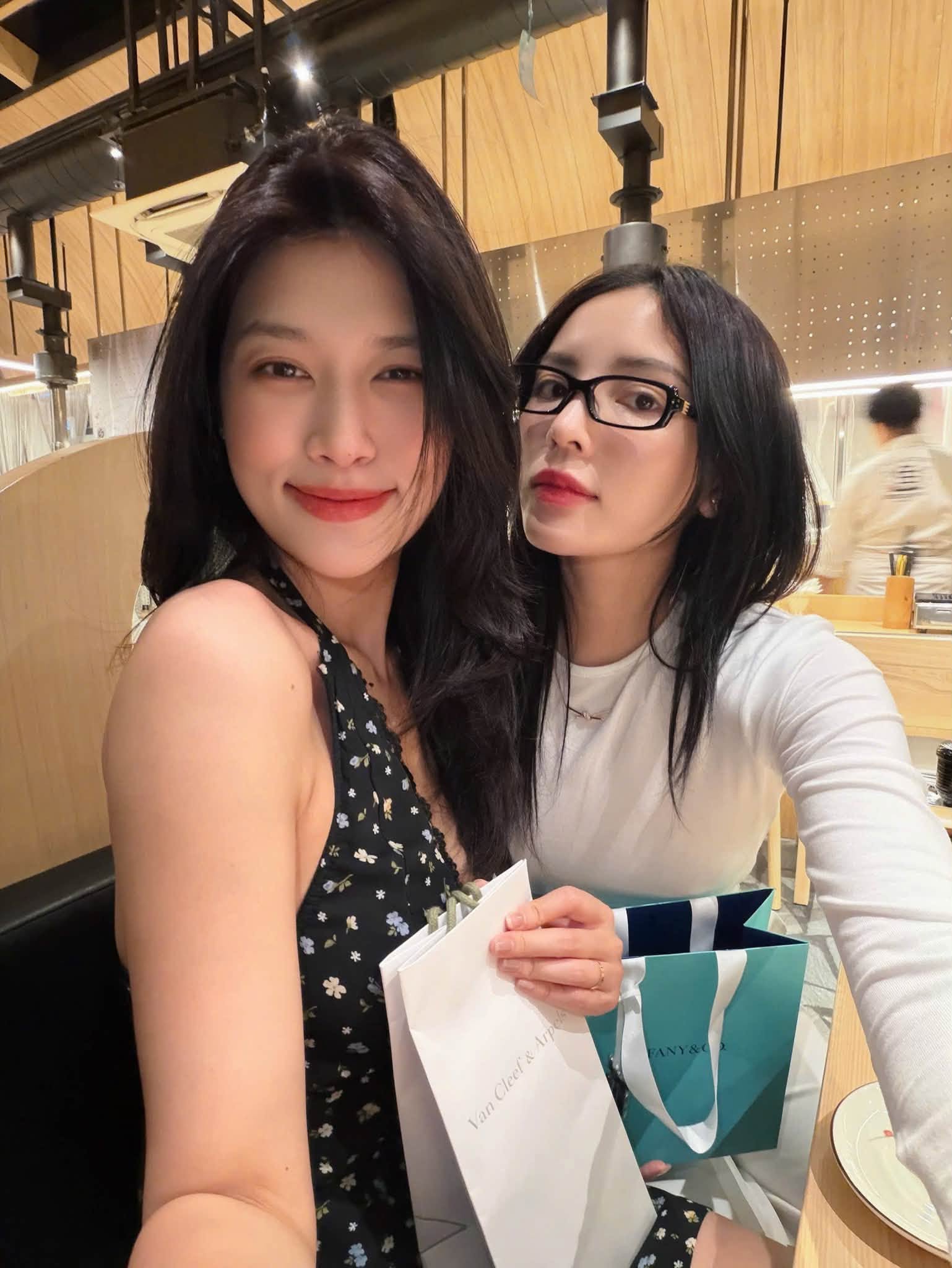 Gallery - Sao Việt 12/7: Ảnh mới của Phương Oanh gây chú ý; Danh hài Việt Hương và chồng kỷ niệm 20 năm ngày cưới - image 5