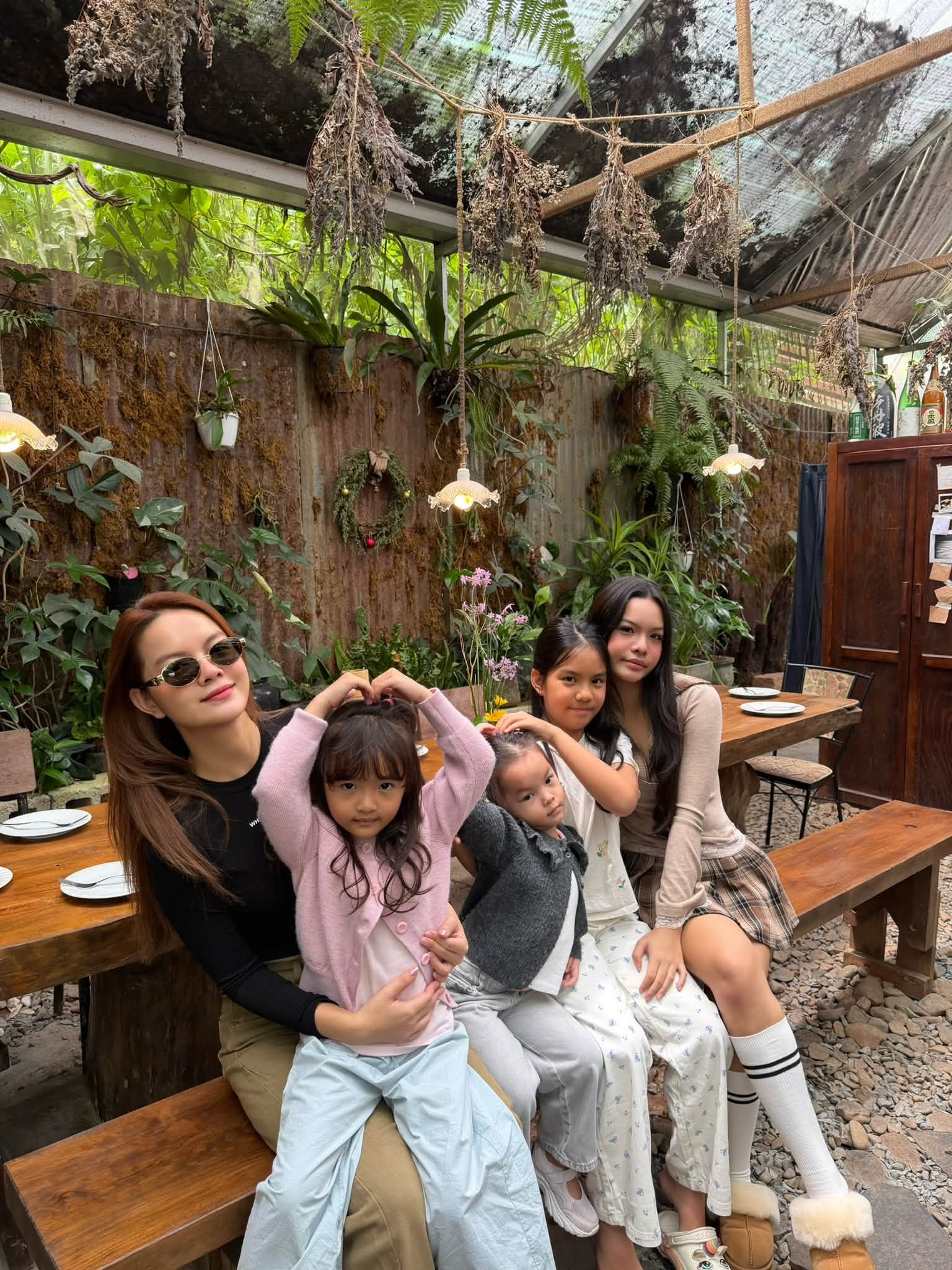 Gallery - Sao Việt 12/7: Ảnh mới của Phương Oanh gây chú ý; Danh hài Việt Hương và chồng kỷ niệm 20 năm ngày cưới - image 15