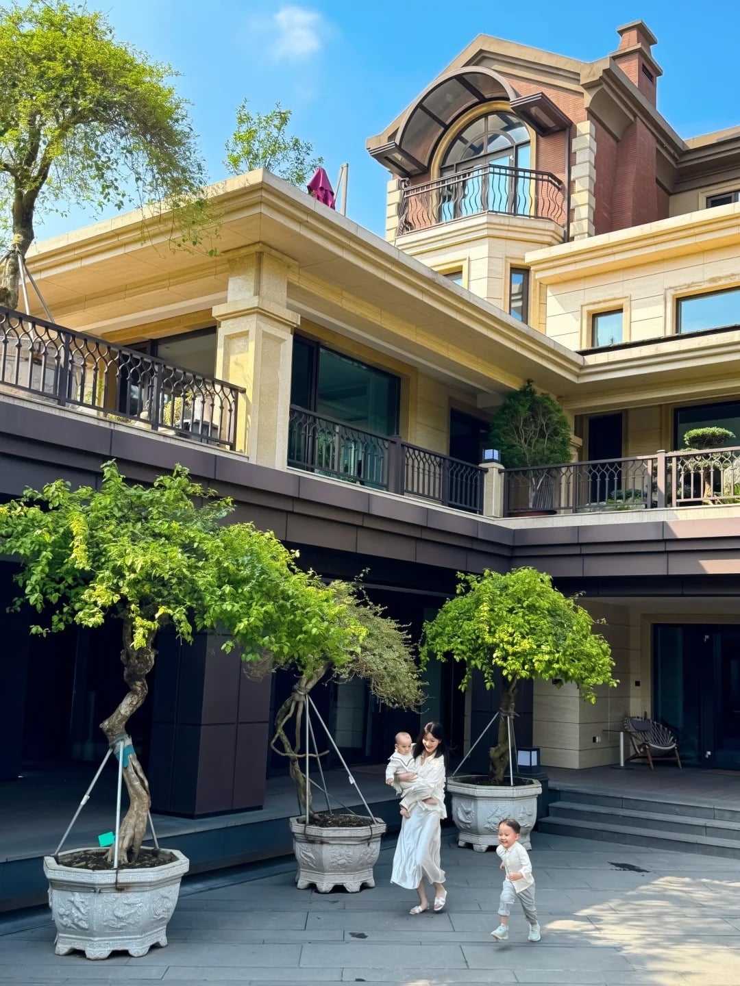 Gallery - Chọn biệt thự thay vì căn hộ cao cấp, bà mẹ hai con biến không gian 1.000m² thành thế giới tuổi thơ: Công viên trong nhà, có cả rạp chiếu phim 770 triệu