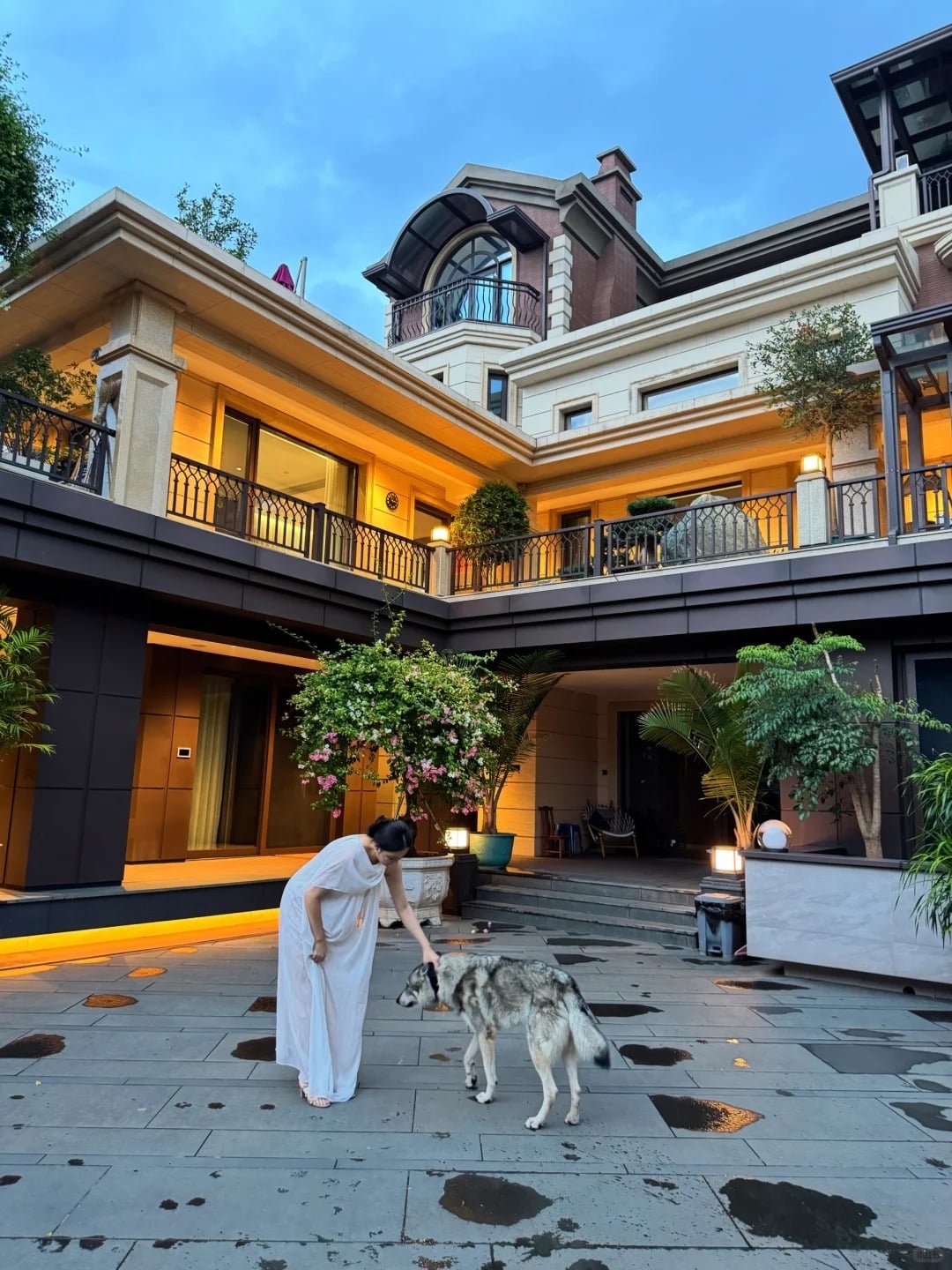 Gallery - Chọn biệt thự thay vì căn hộ cao cấp, bà mẹ hai con biến không gian 1.000m² thành thế giới tuổi thơ: Công viên trong nhà, có cả rạp chiếu phim 770 triệu - image 2