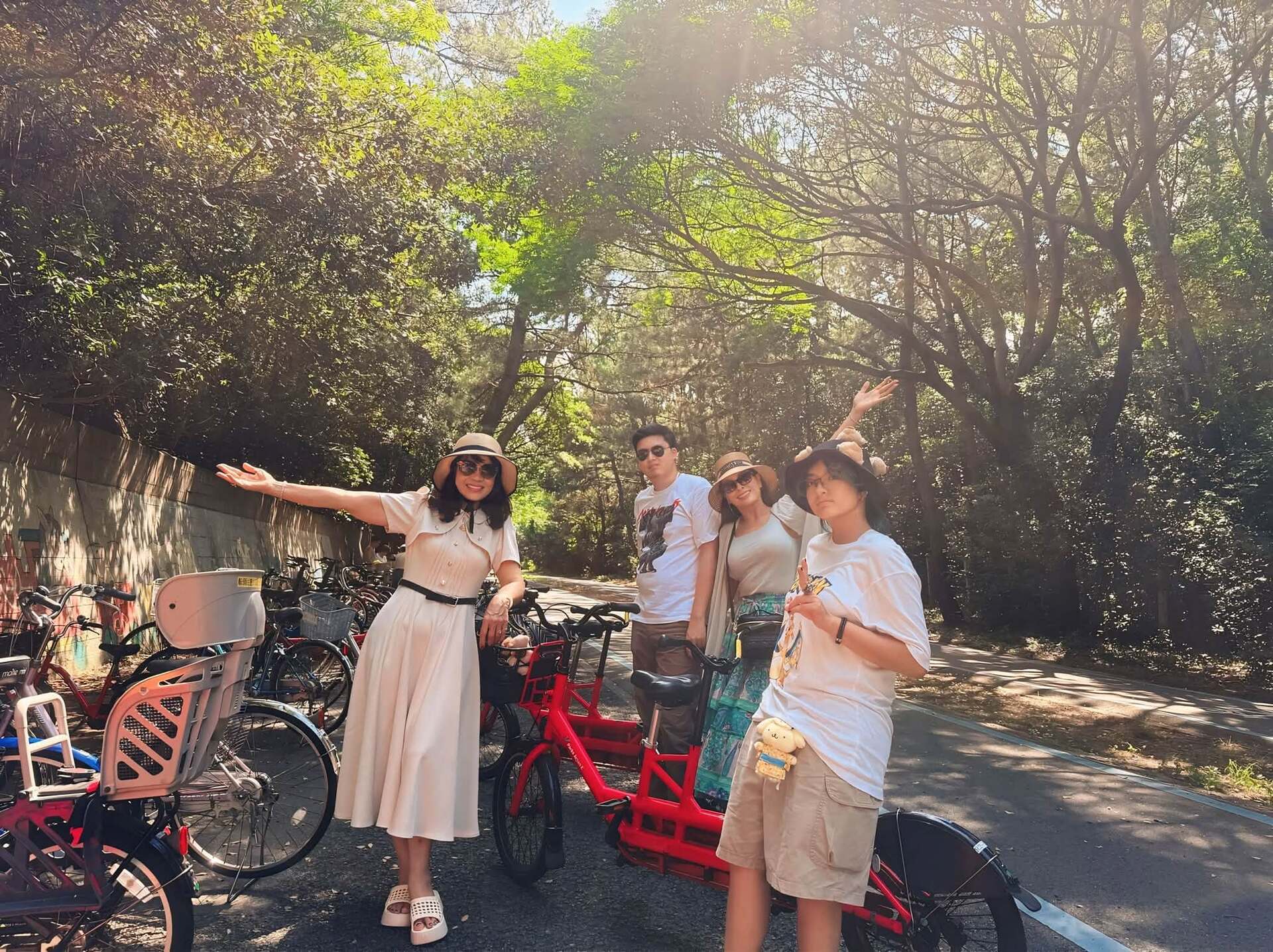 Gallery - Sao Việt 14/7: Bảo Thy bất ngờ khoe ảnh cùng Erling Haaland? Nhan sắc NSND Thu Hà 'Lá ngọc cành vàng' gây chú ý - image 7