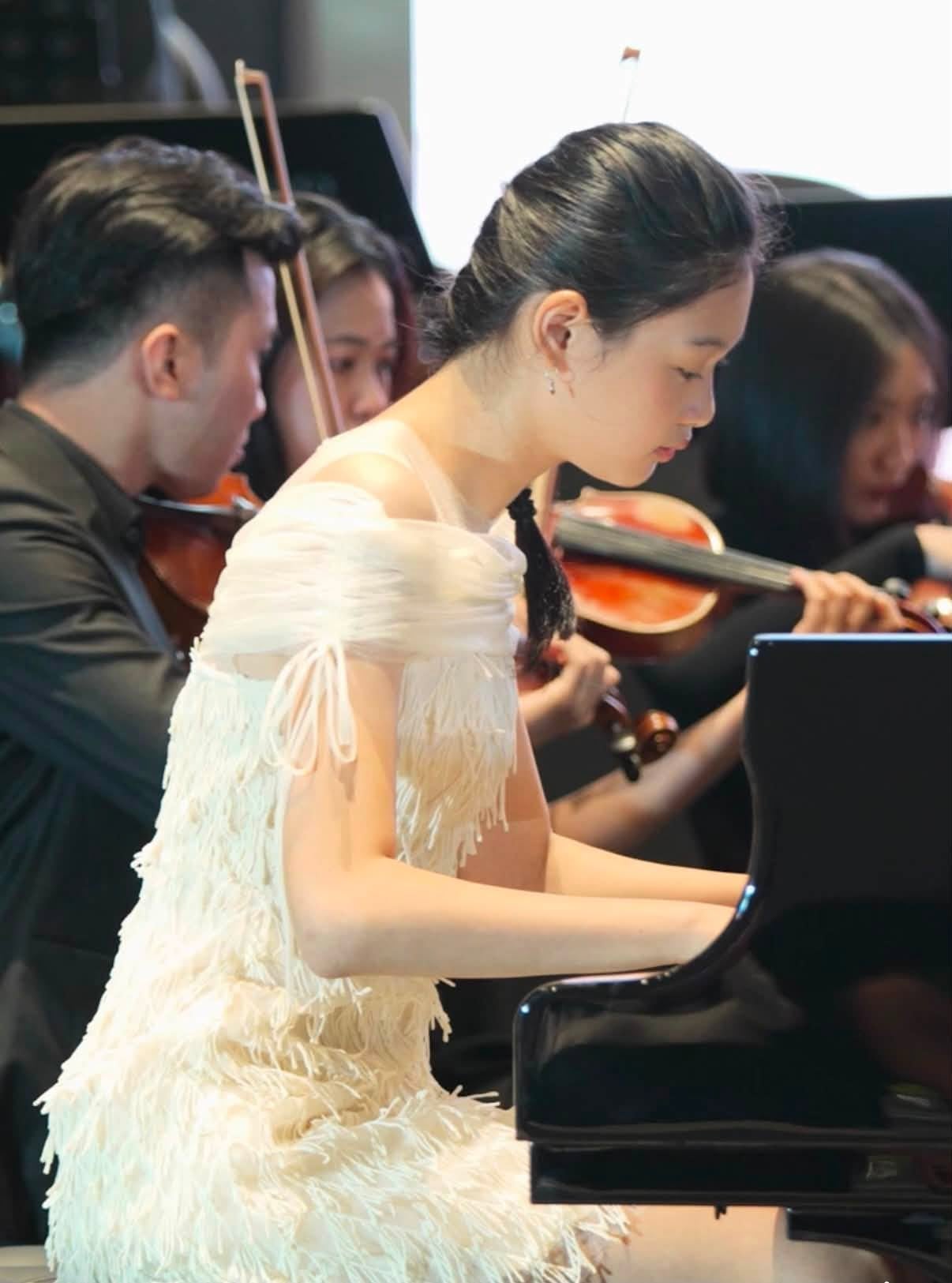 Gallery - Sao Việt 14/7: Bảo Thy bất ngờ khoe ảnh cùng Erling Haaland? Nhan sắc NSND Thu Hà 'Lá ngọc cành vàng' gây chú ý - image 8