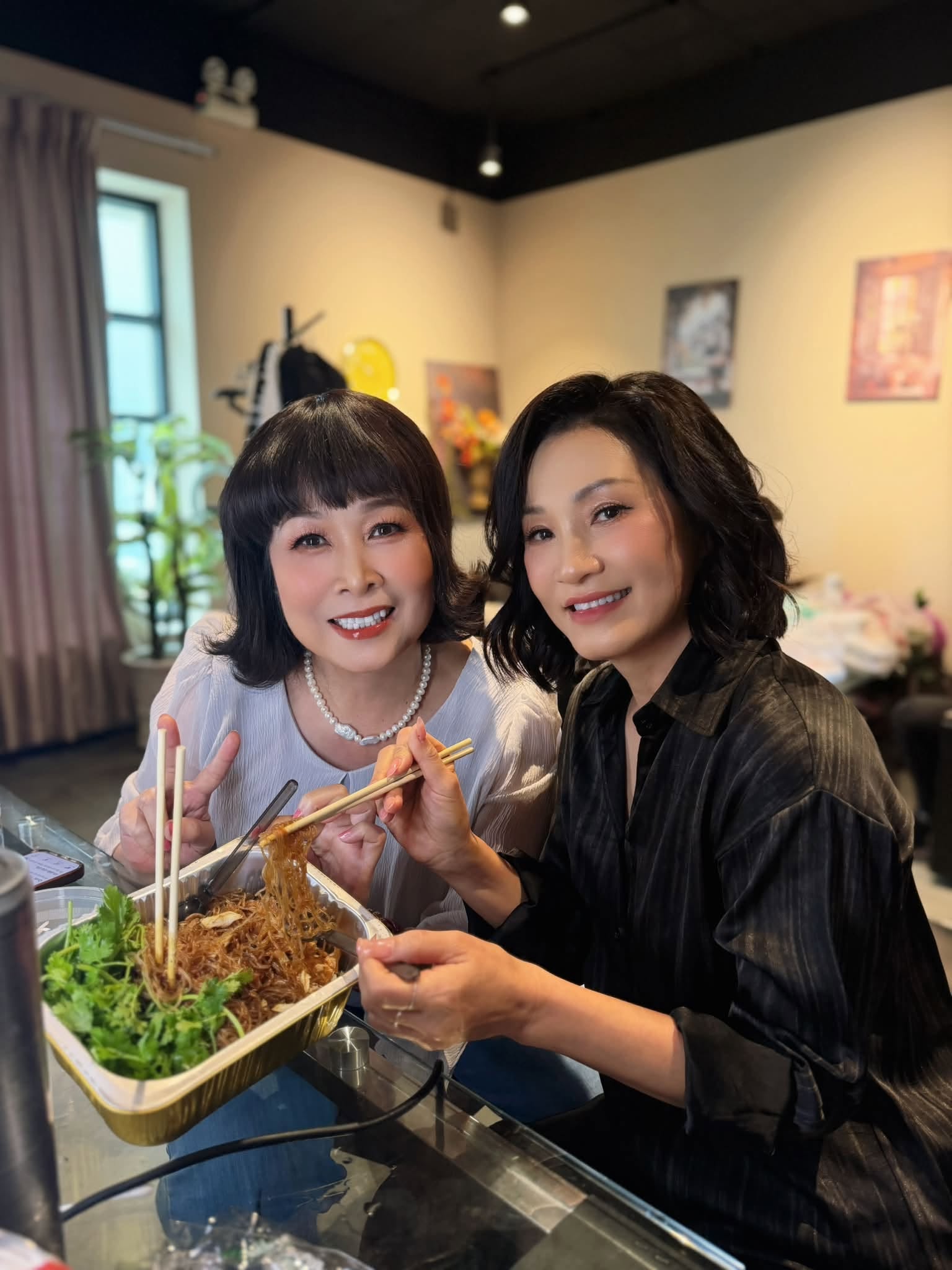 Gallery - Sao Việt 15/7: Ảnh hậu trường toát lên phong thái Hoàng Hậu của Tăng Thanh Hà; Lý do Lệ Quyên từng 'buồn thiu' khi đỗ đại học - image 8