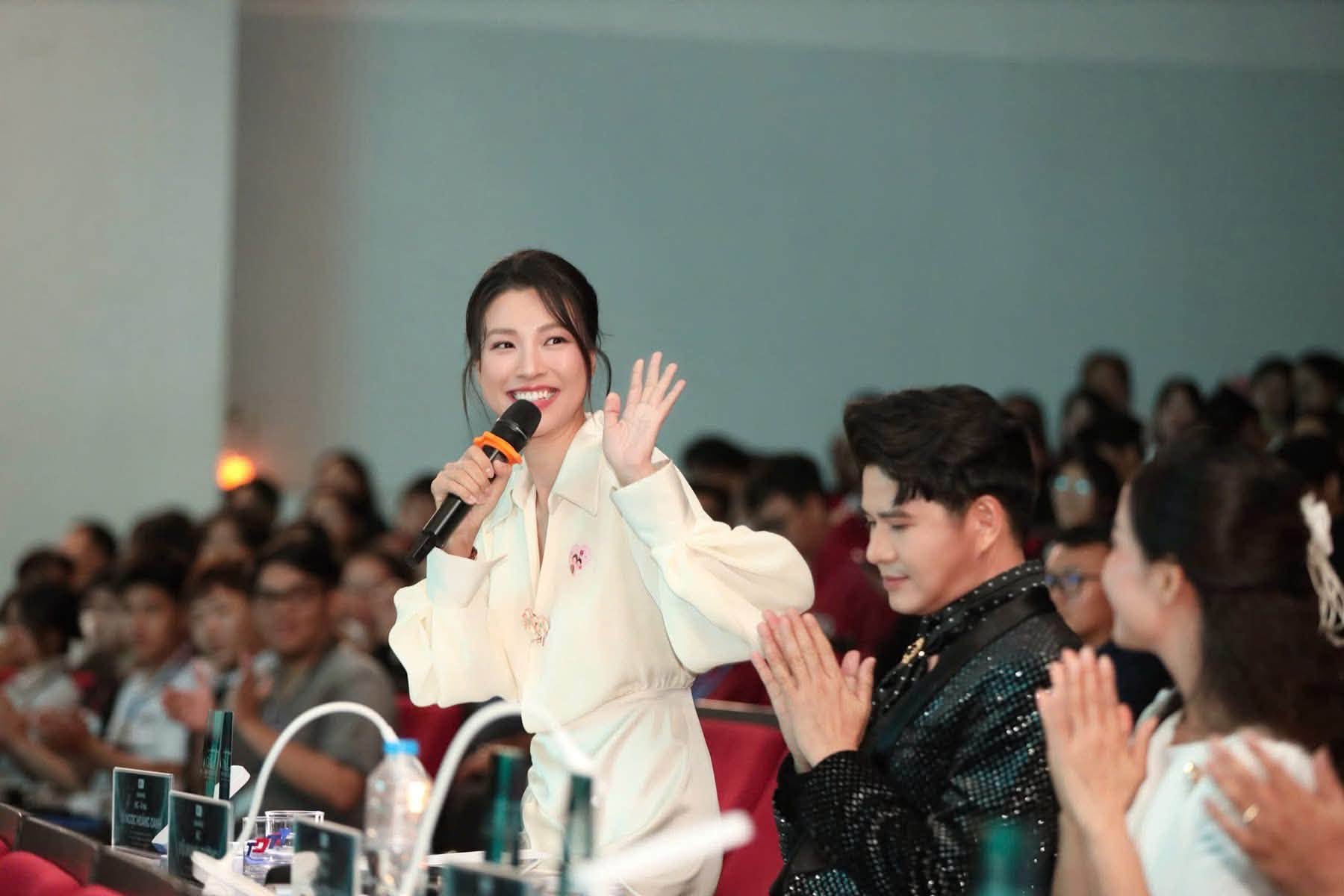 Gallery - Sao Việt 14/7: Bảo Thy bất ngờ khoe ảnh cùng Erling Haaland? Nhan sắc NSND Thu Hà 'Lá ngọc cành vàng' gây chú ý - image 28