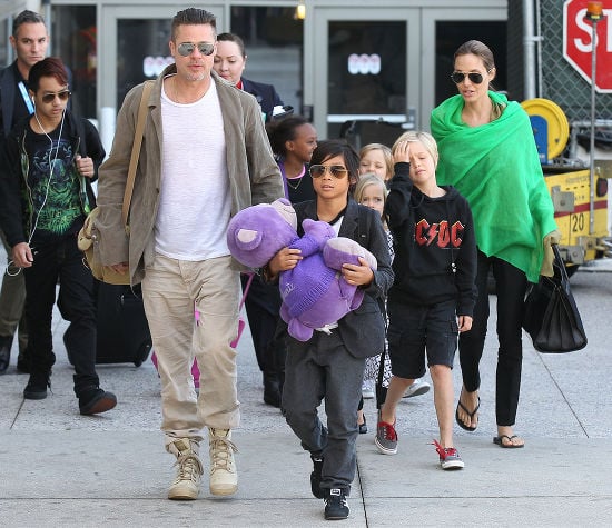 Gallery - Nối gót Shiloh, Maddox và Zahara chính thức công khai đăng thông báo bỏ họ Brad Pitt trong tháng 7 này - image 2