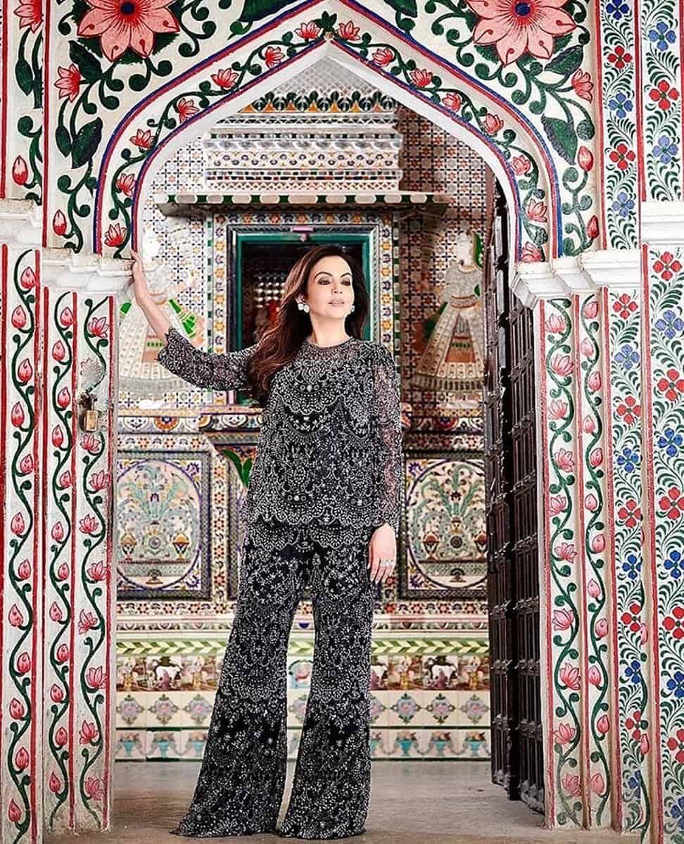 Gallery - Vợ tỷ phú giàu nhất châu Á: Từ vũ công một bước hóa rồng, không đi một đôi giày tới lần thứ 2, sống trong tòa nhà 55.000 tỷ có 600 giúp việc, đeo vòng cổ 1.500 tỷ - image 7