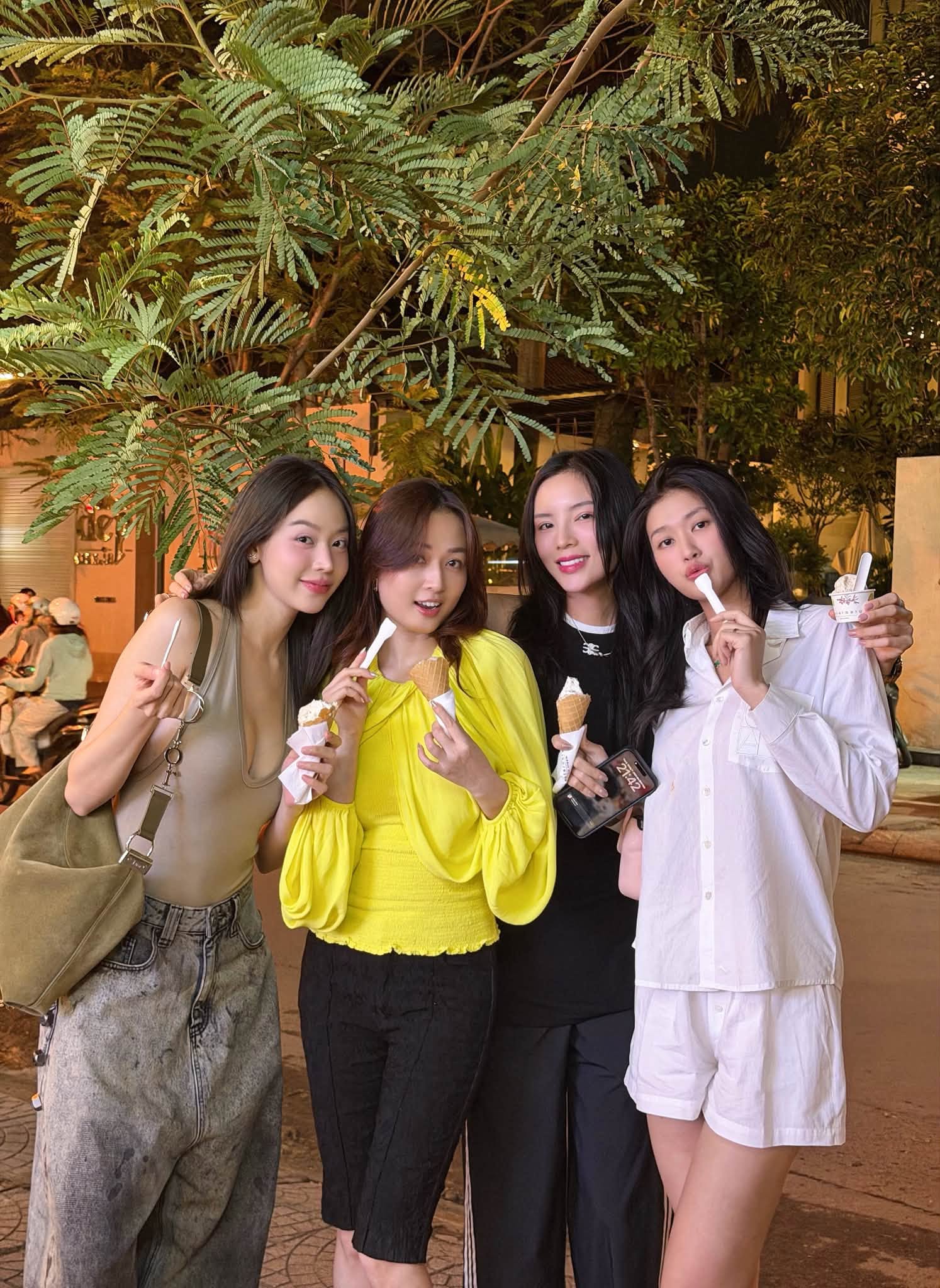 Gallery - Sao Việt 15/7: Ảnh hậu trường toát lên phong thái Hoàng Hậu của Tăng Thanh Hà; Lý do Lệ Quyên từng 'buồn thiu' khi đỗ đại học - image 33